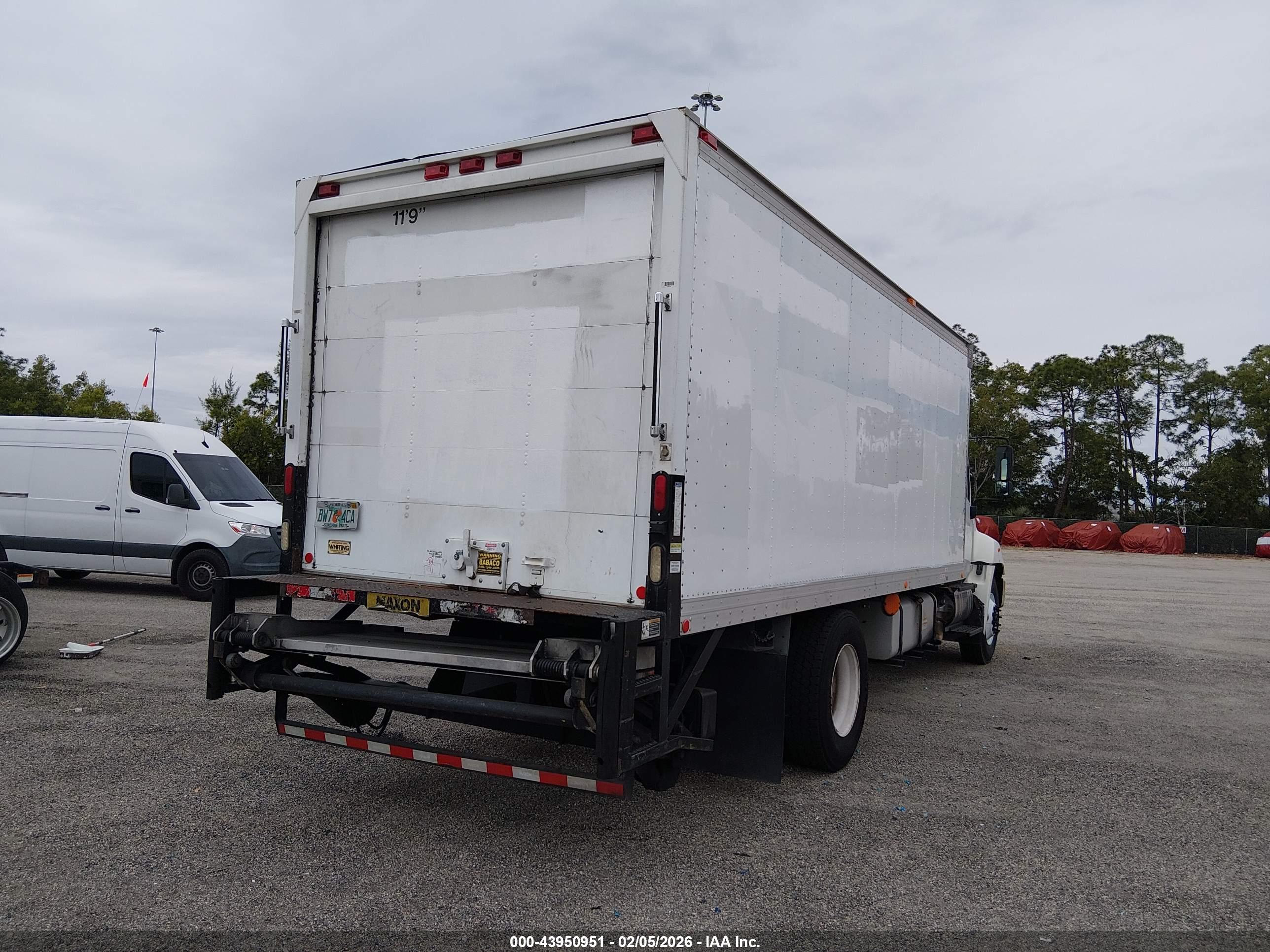 HINO 268 image 4