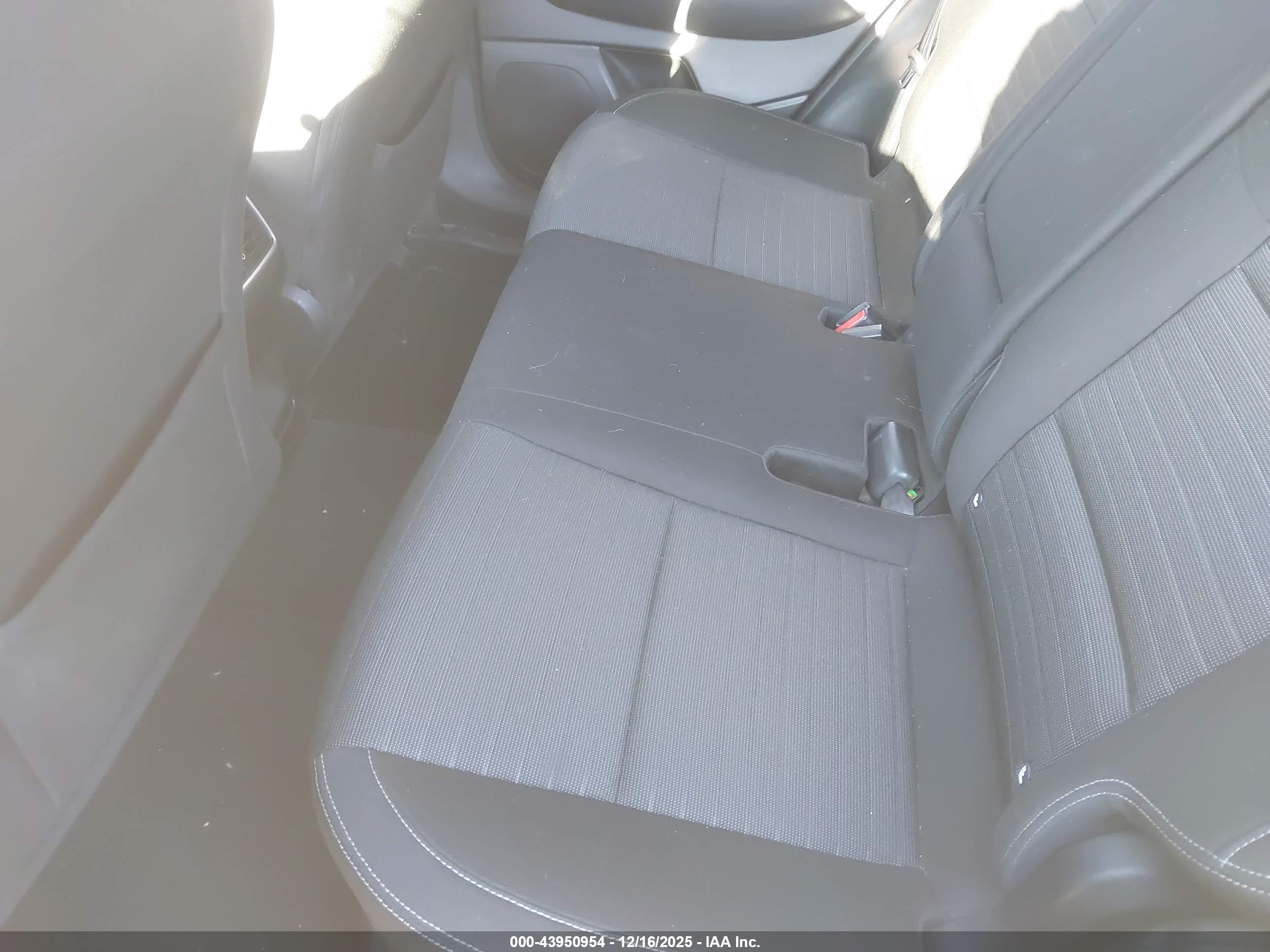 KIA SPORTAGE image 8