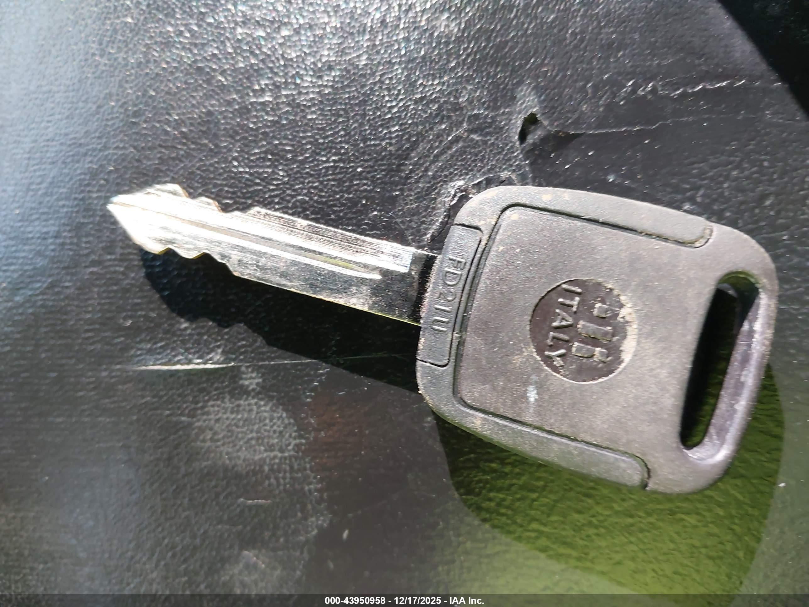 FORD FUSION image 11