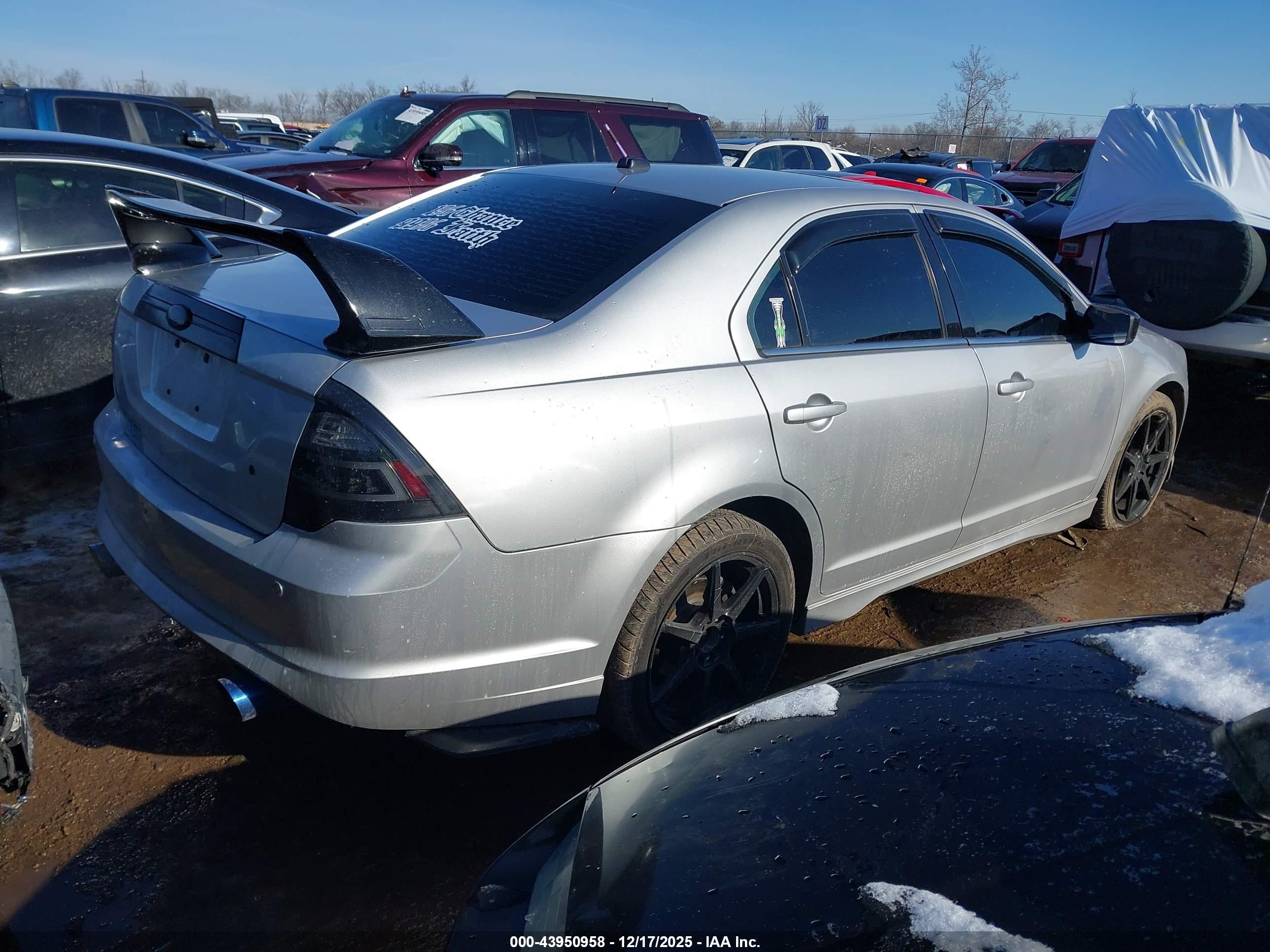 FORD FUSION image 4