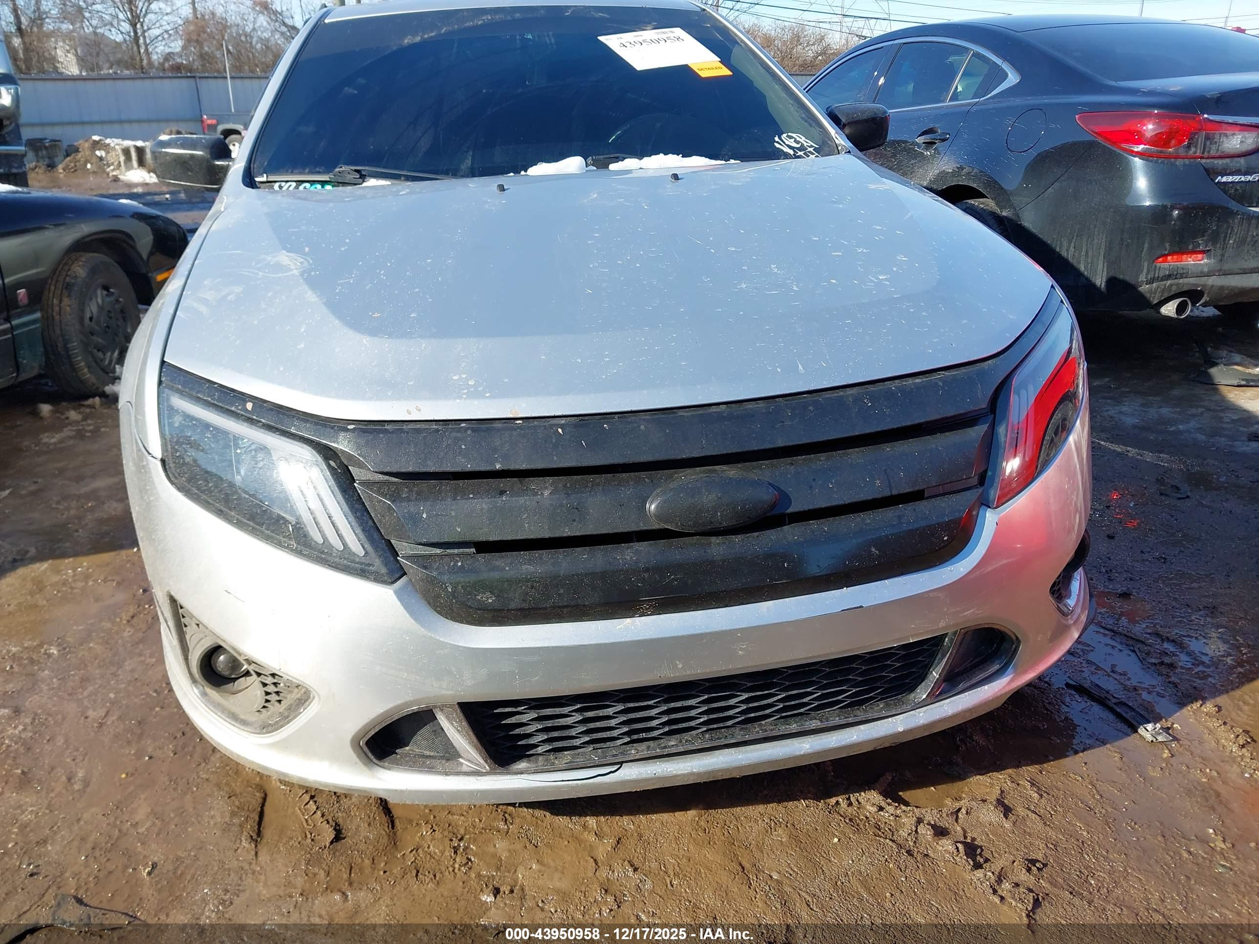 FORD FUSION image 6