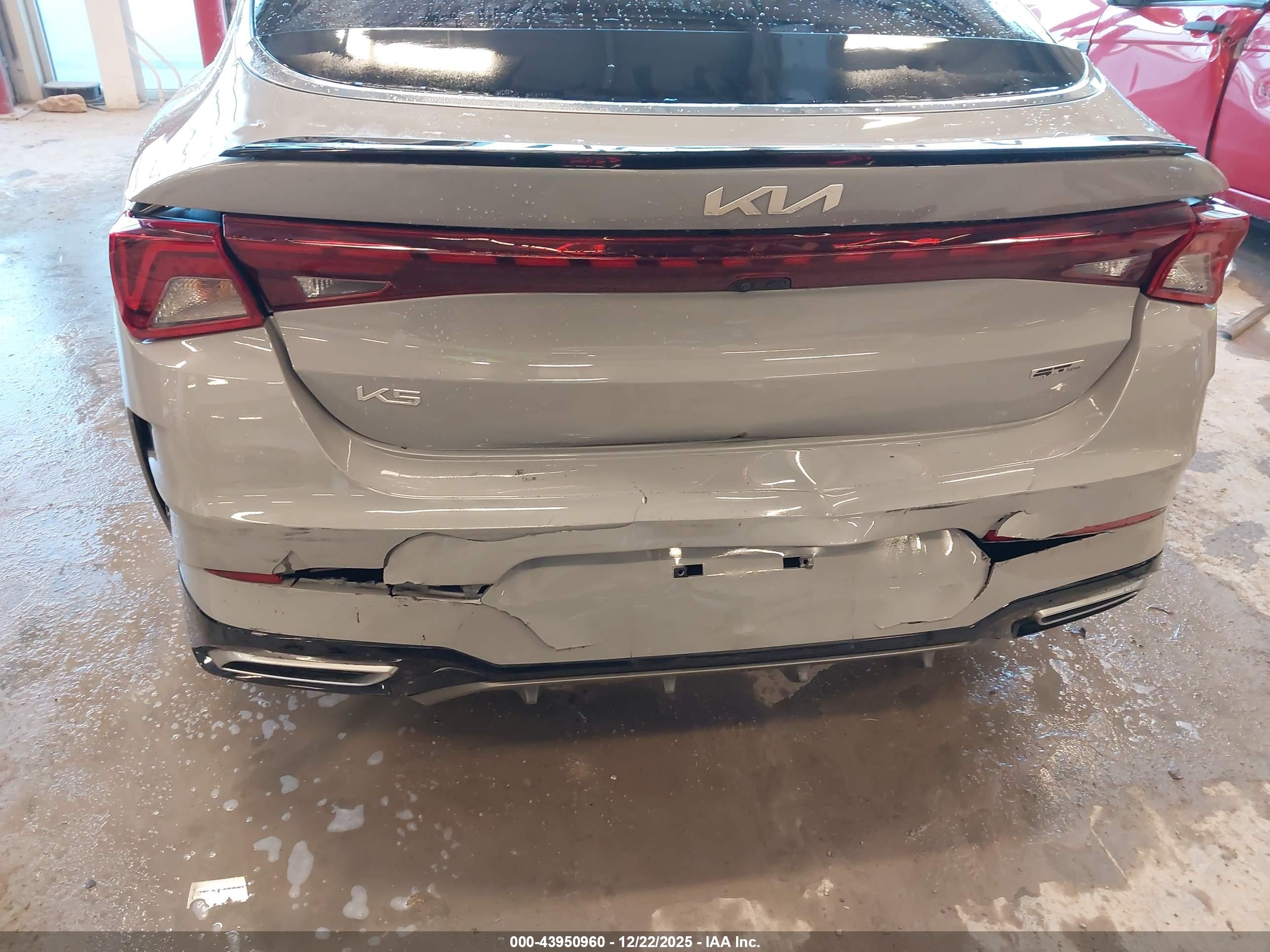 KIA K5 image 6