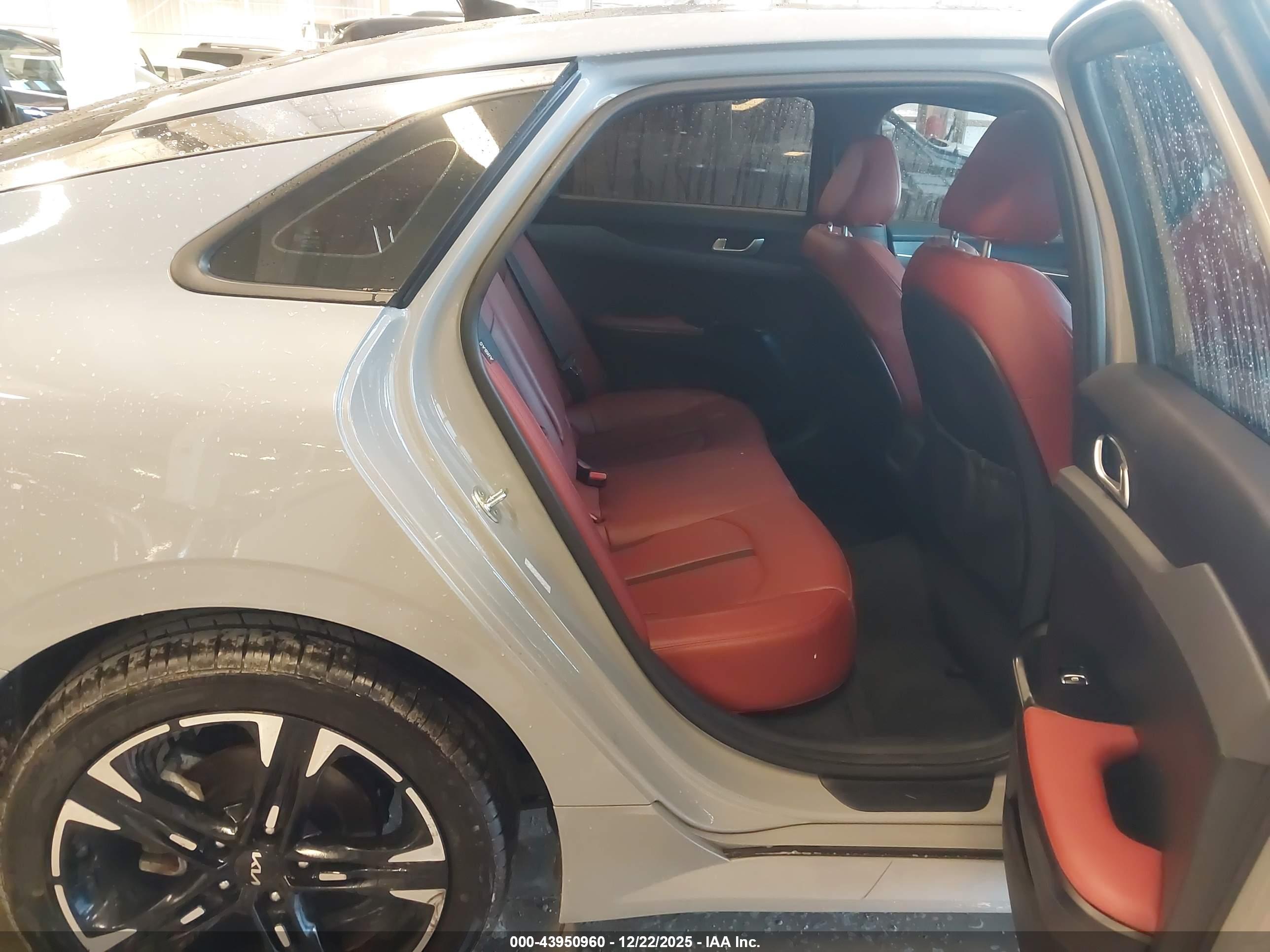KIA K5 image 8