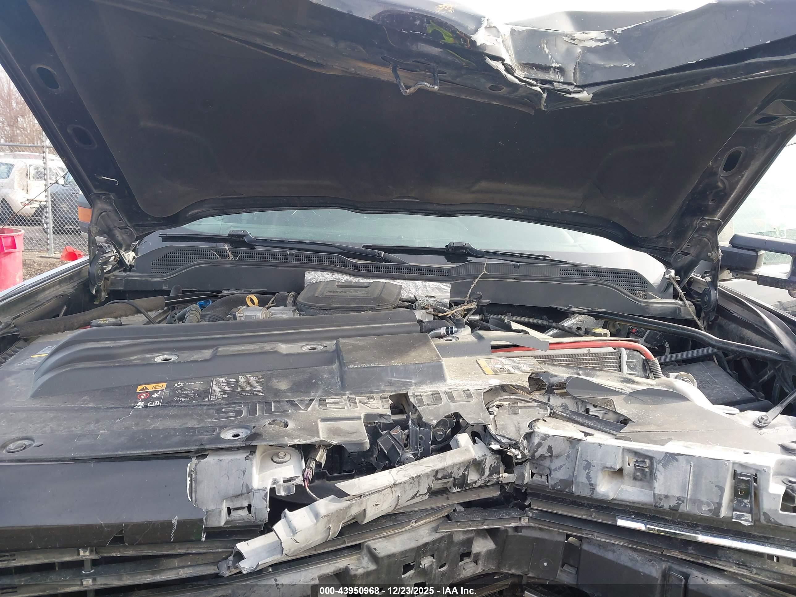 CHEVROLET SILVERADO image 10