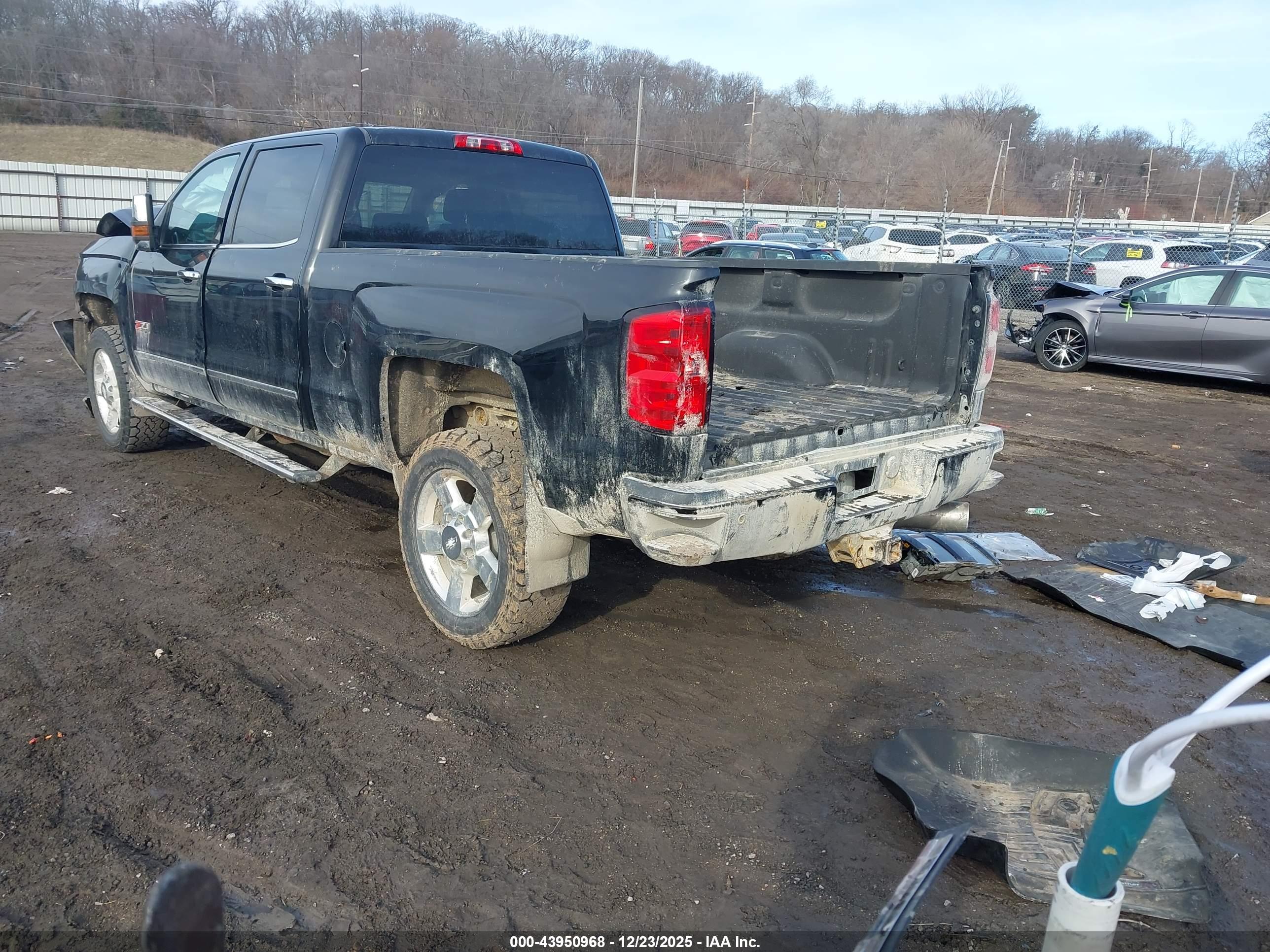 CHEVROLET SILVERADO image 3