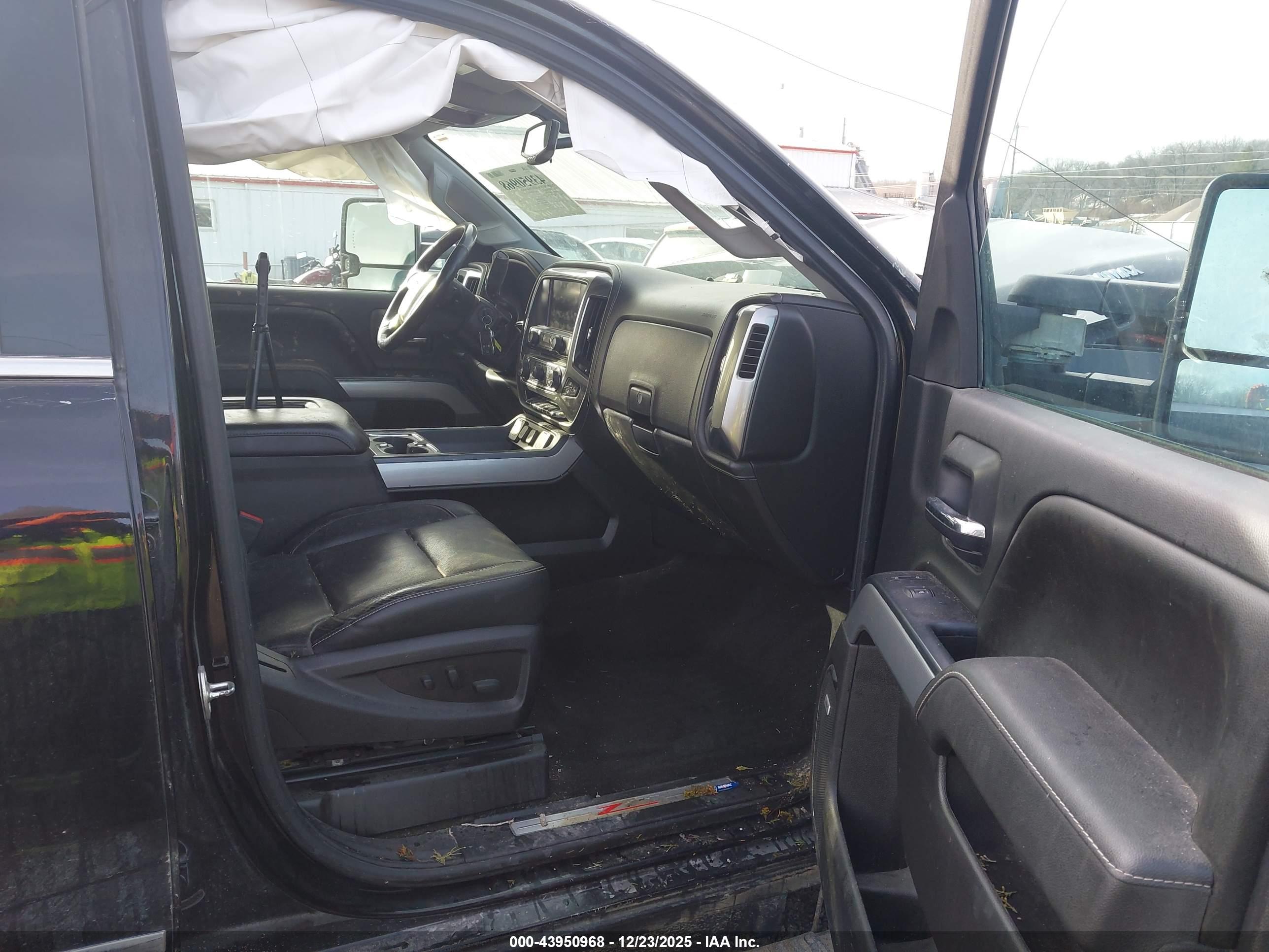 CHEVROLET SILVERADO image 5