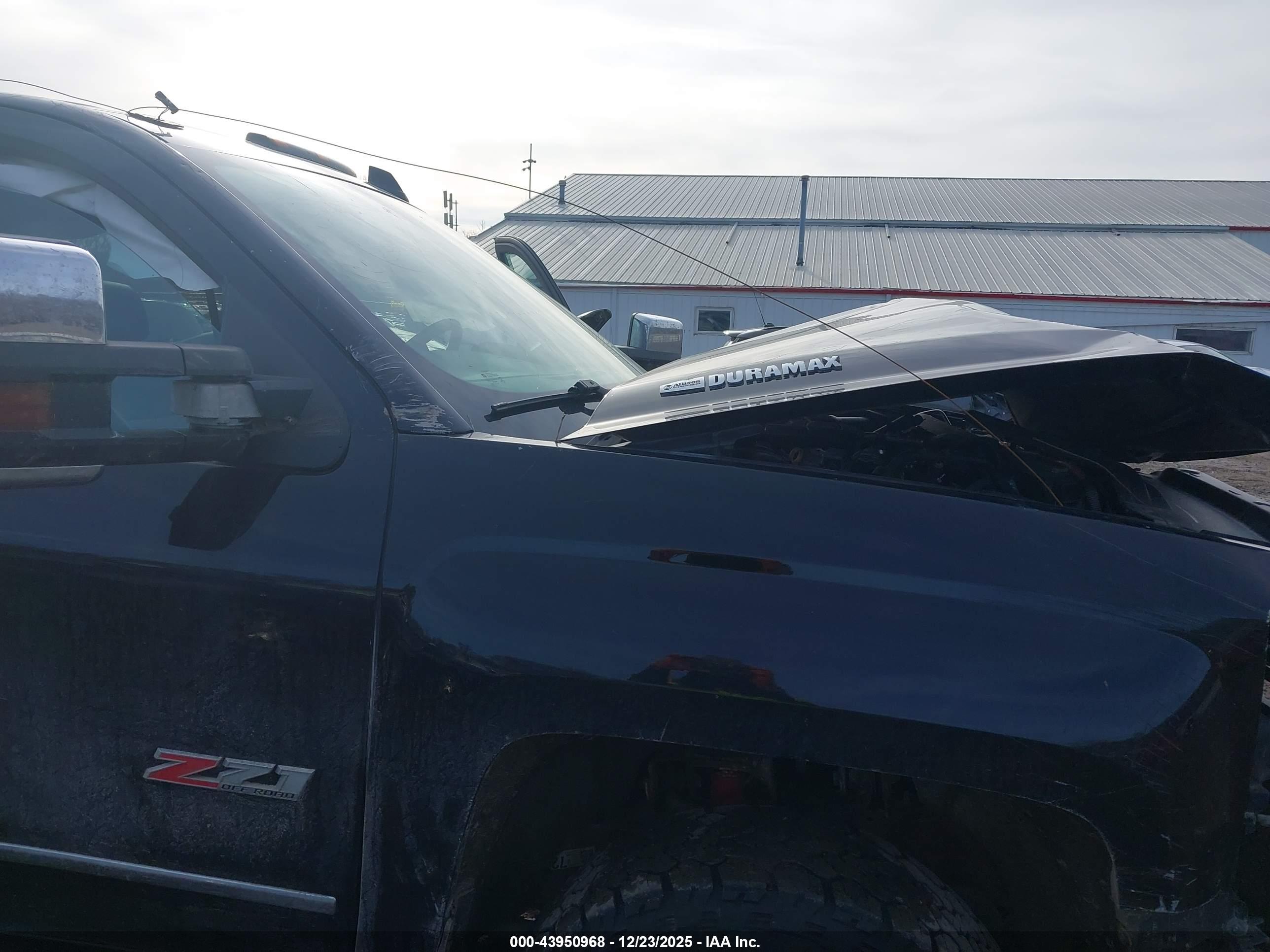 CHEVROLET SILVERADO image 6