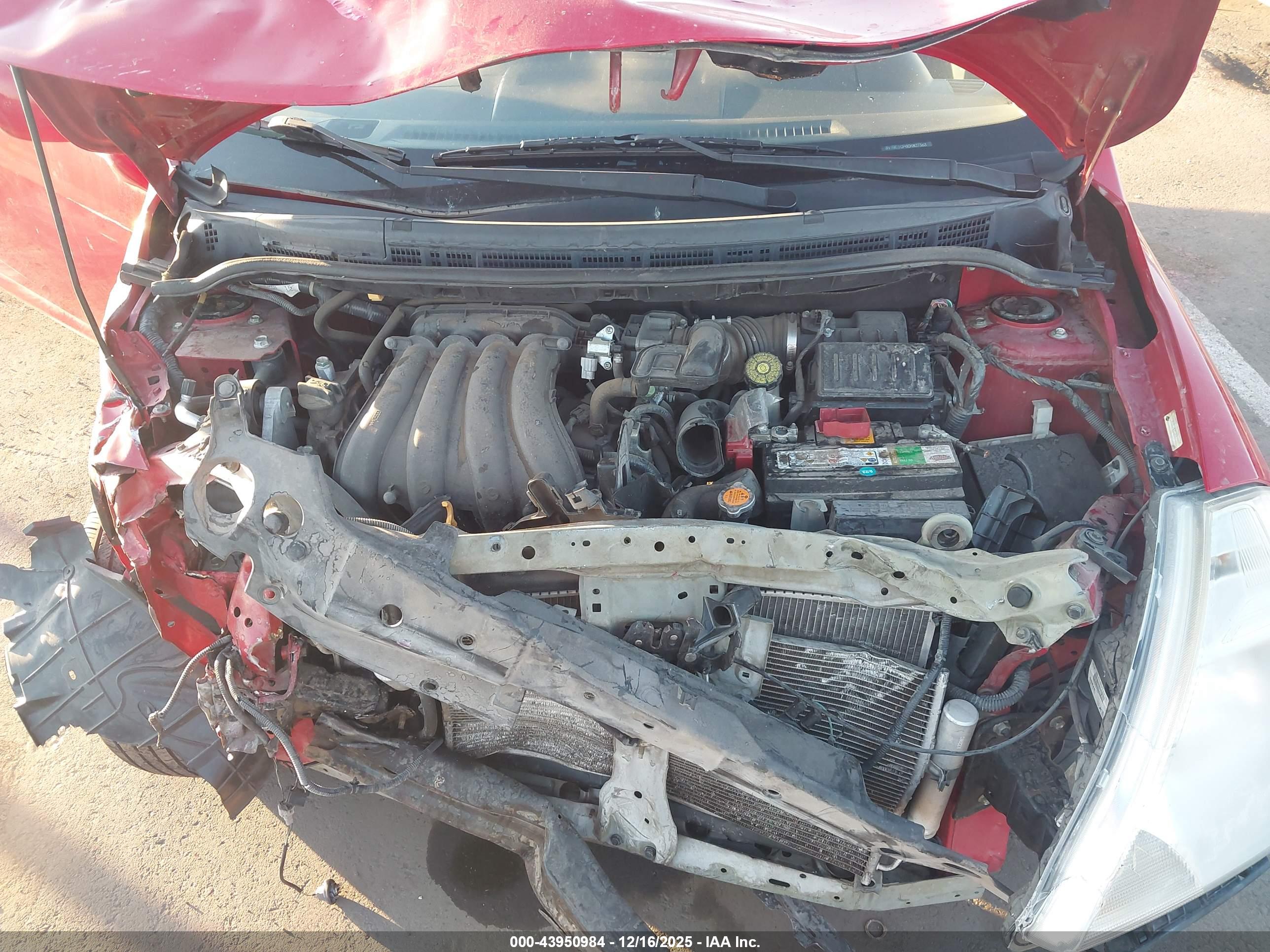 NISSAN VERSA image 10