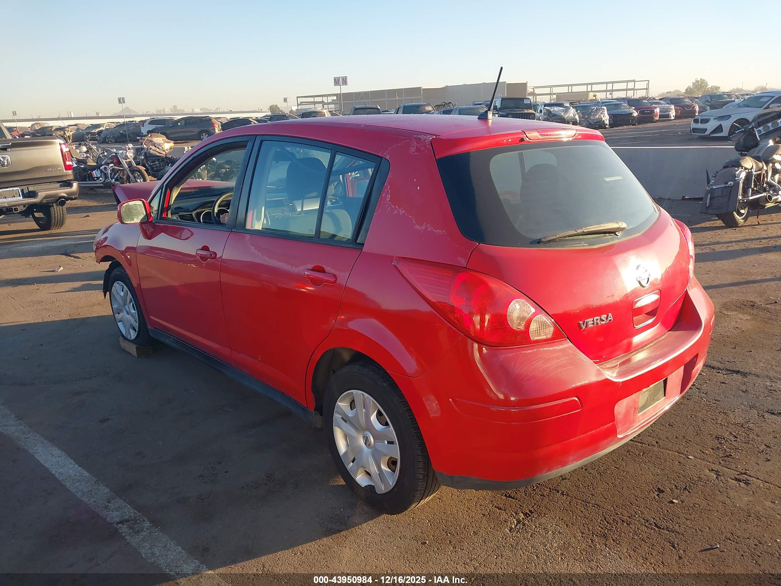 NISSAN VERSA image 3