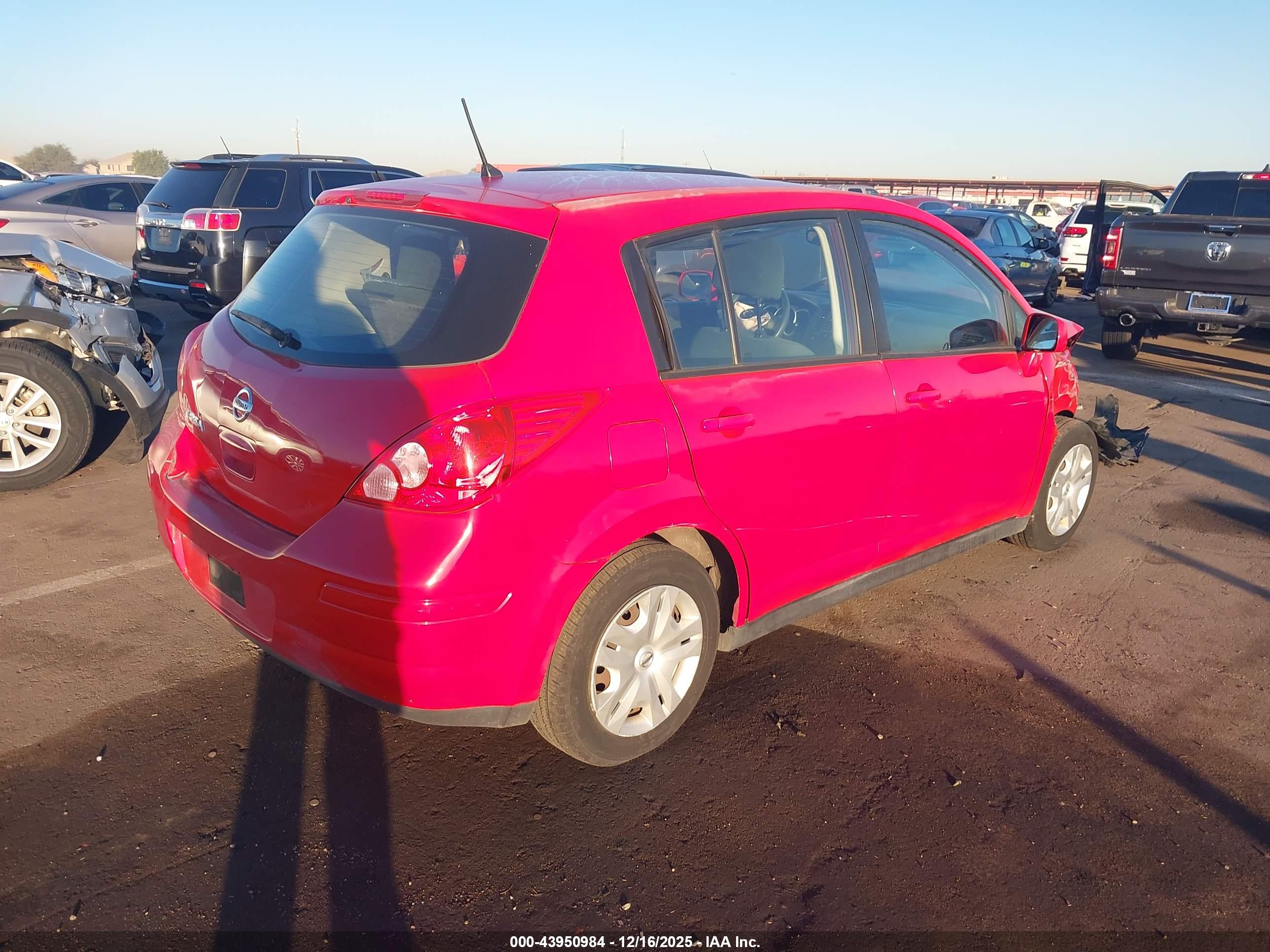 NISSAN VERSA image 4