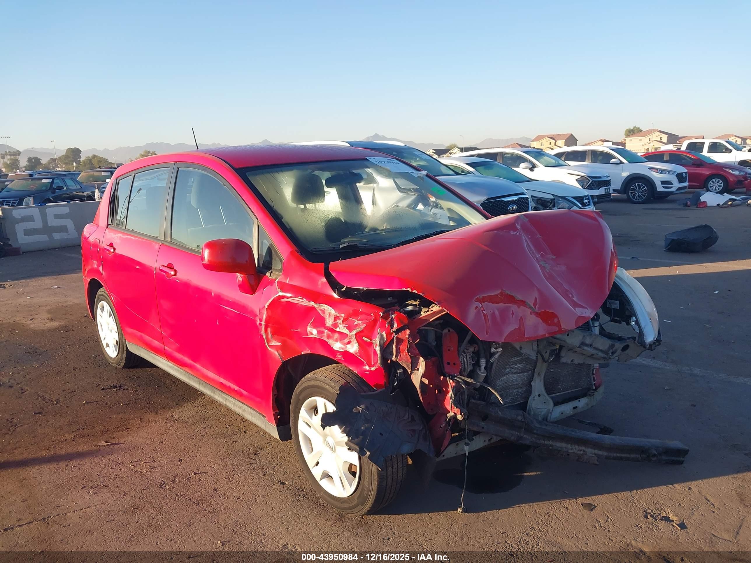 NISSAN VERSA image 6