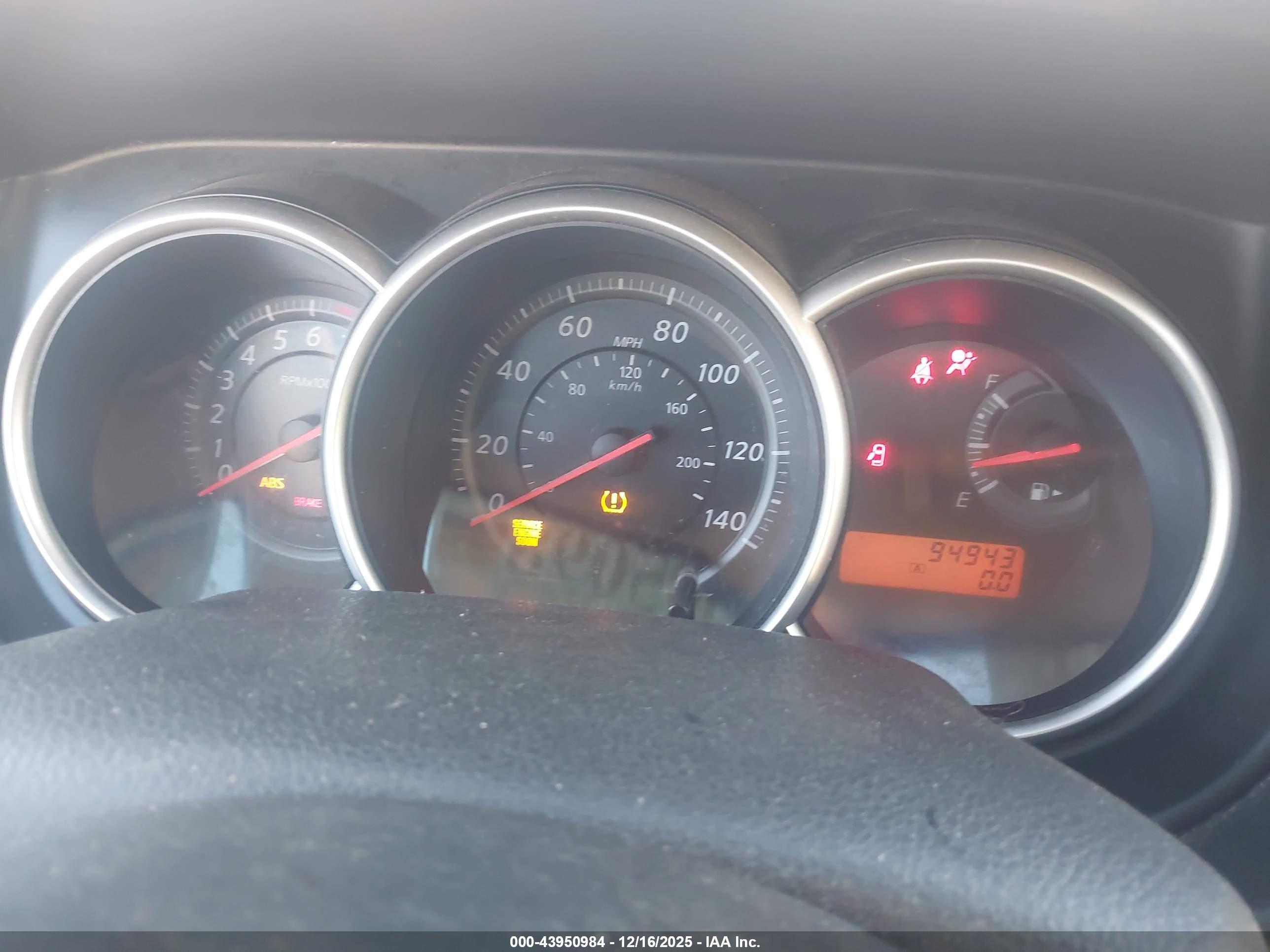 NISSAN VERSA image 7