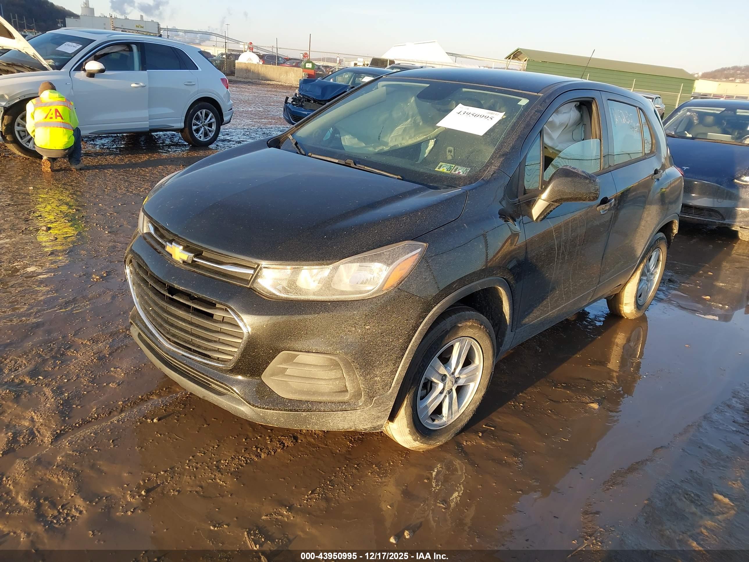 CHEVROLET TRAX image 2