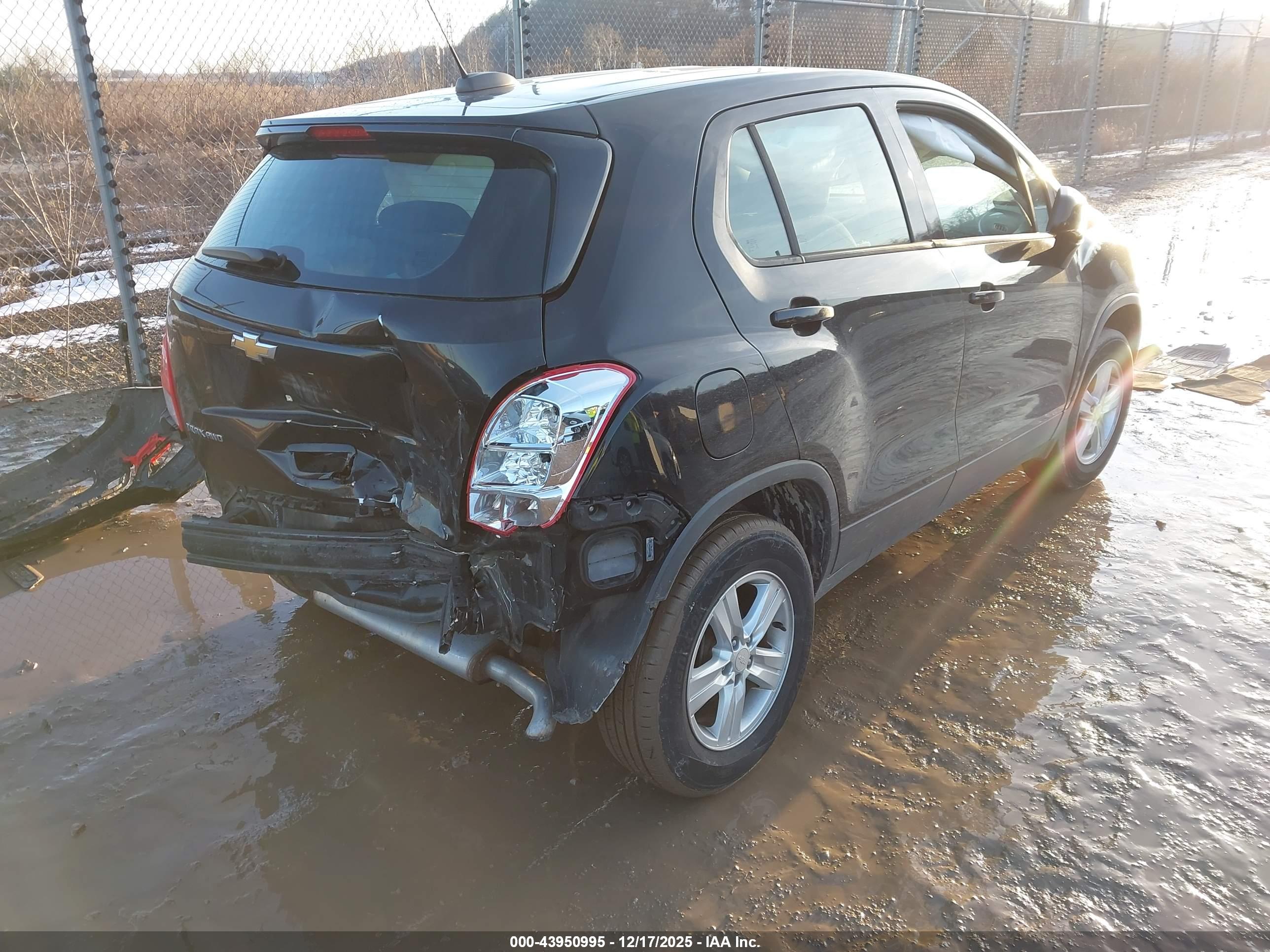 CHEVROLET TRAX image 4