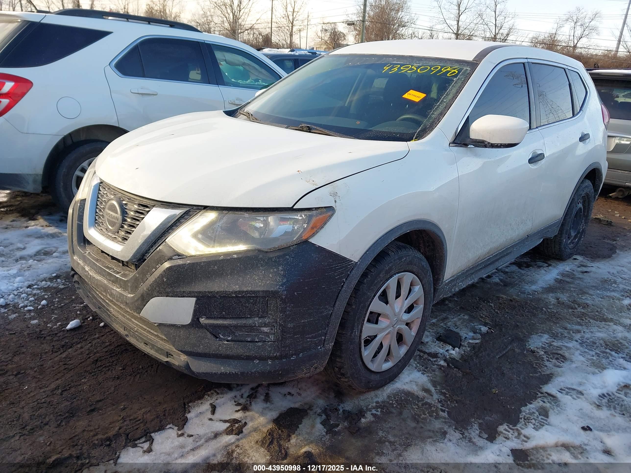 NISSAN ROGUE image 2