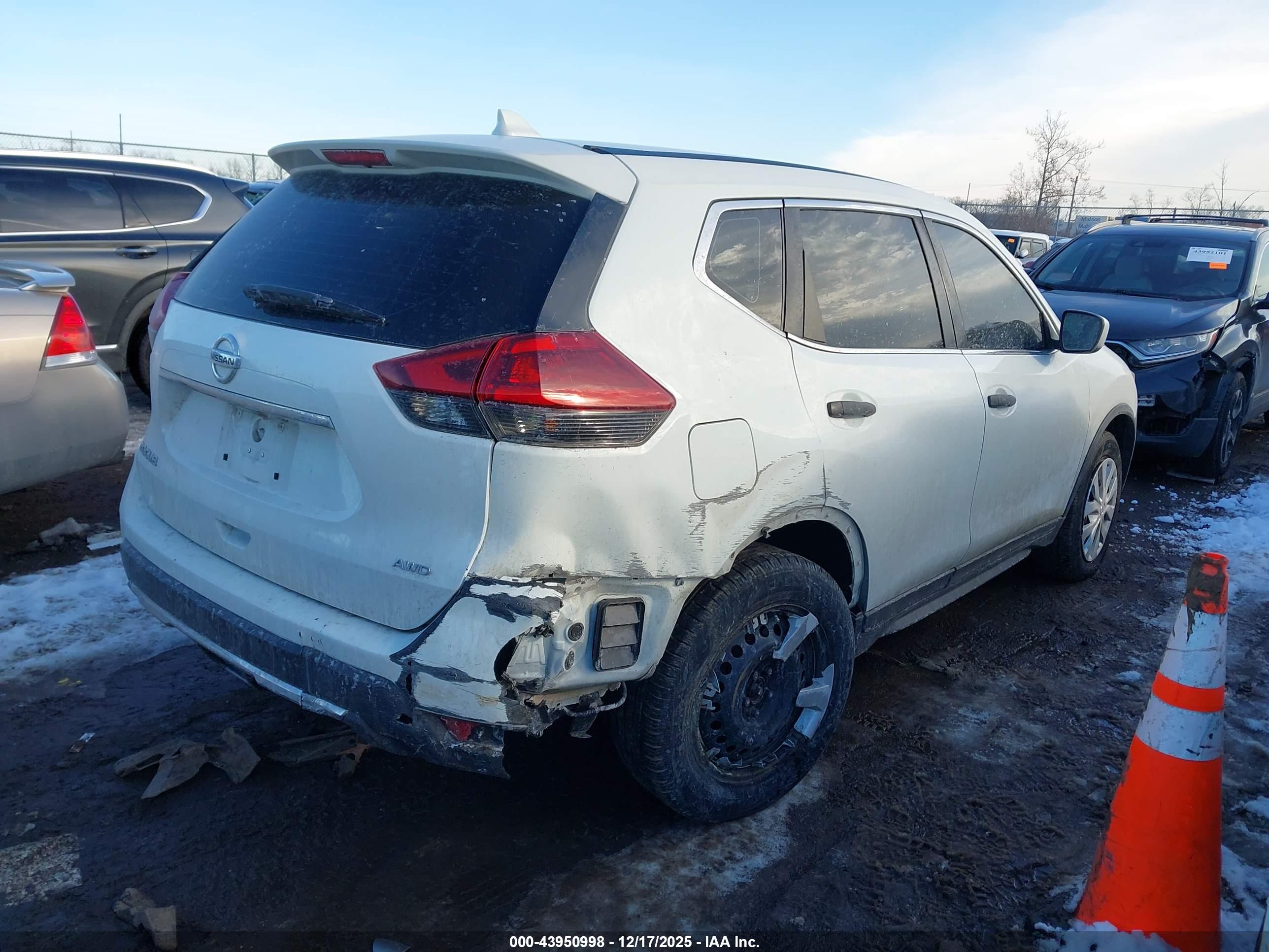 NISSAN ROGUE image 4