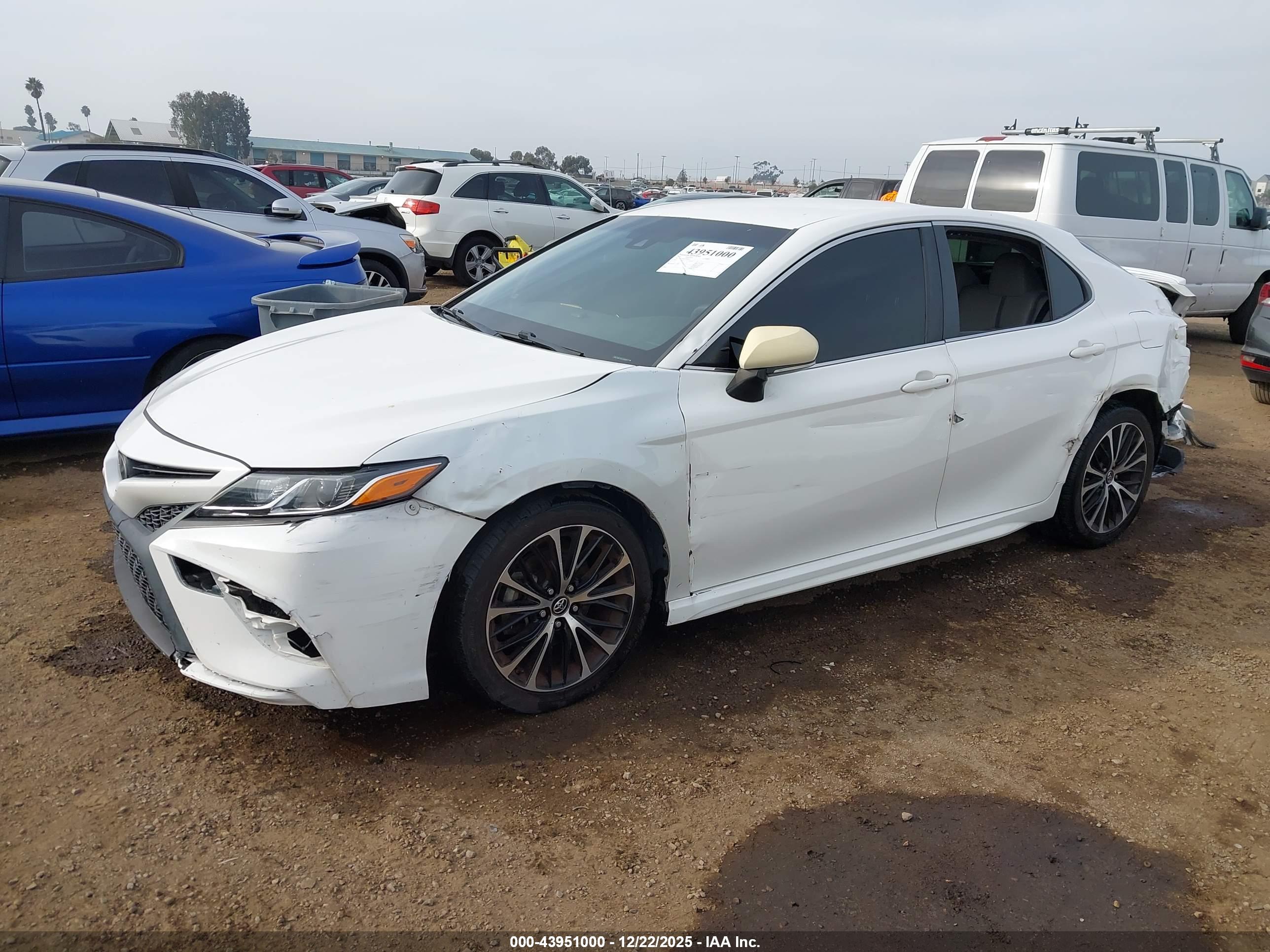 TOYOTA CAMRY image 2