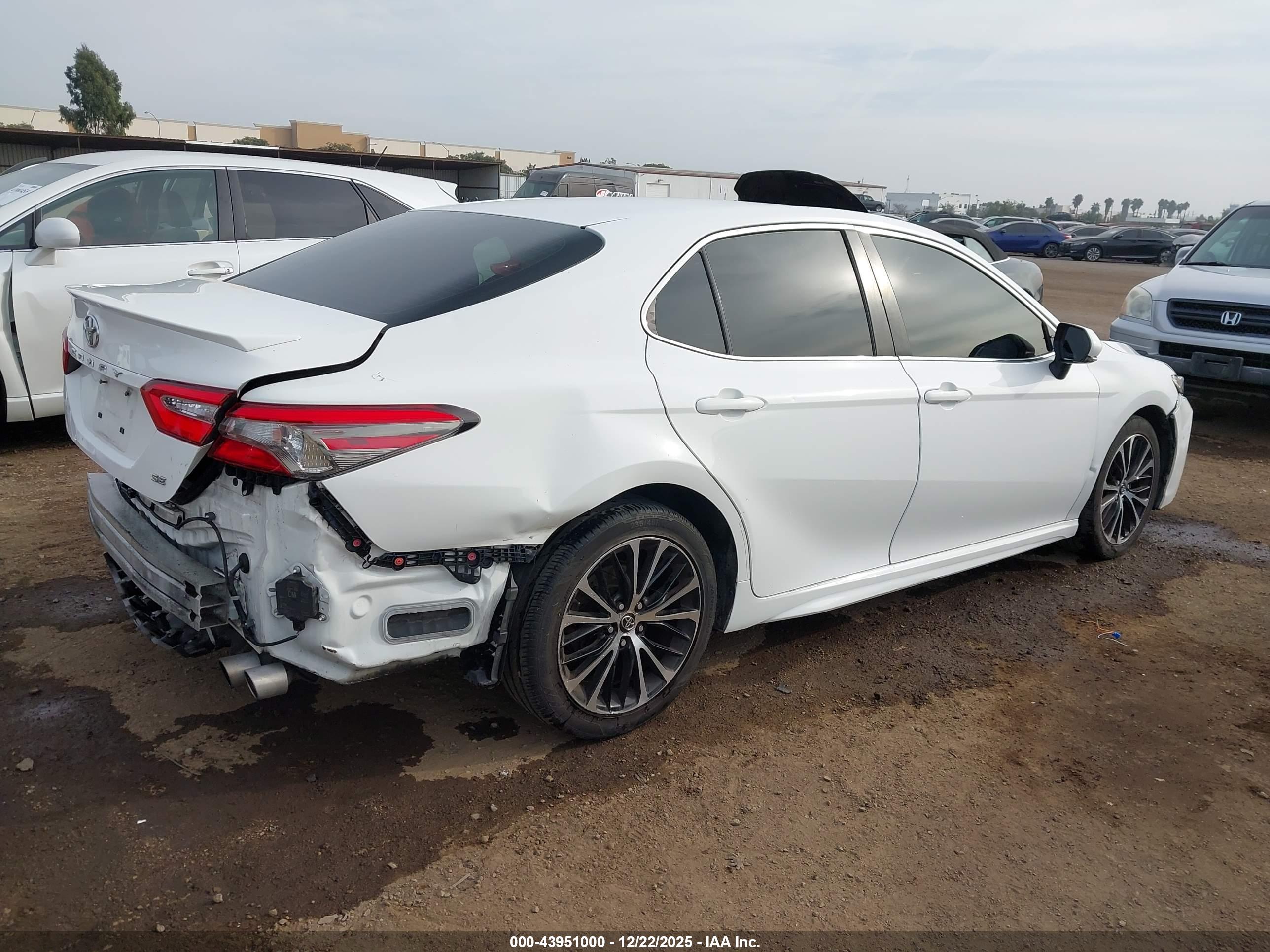 TOYOTA CAMRY image 4