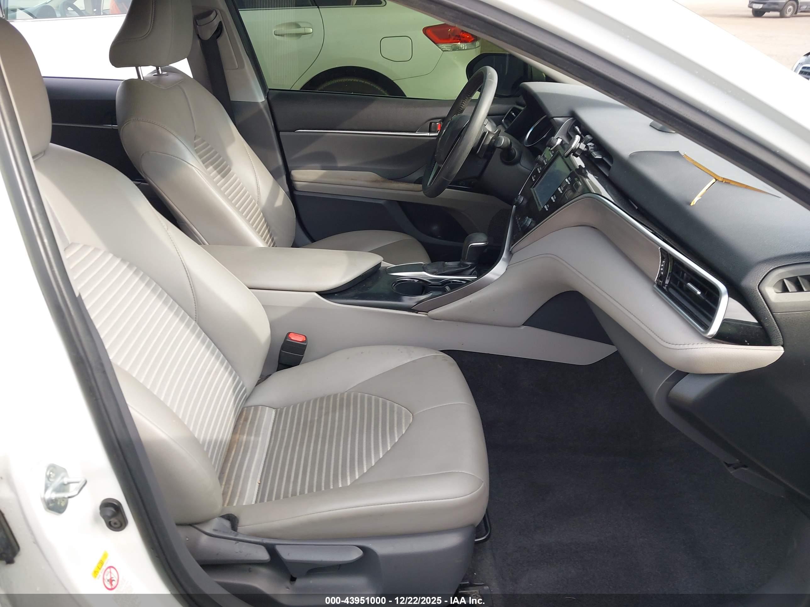 TOYOTA CAMRY image 5