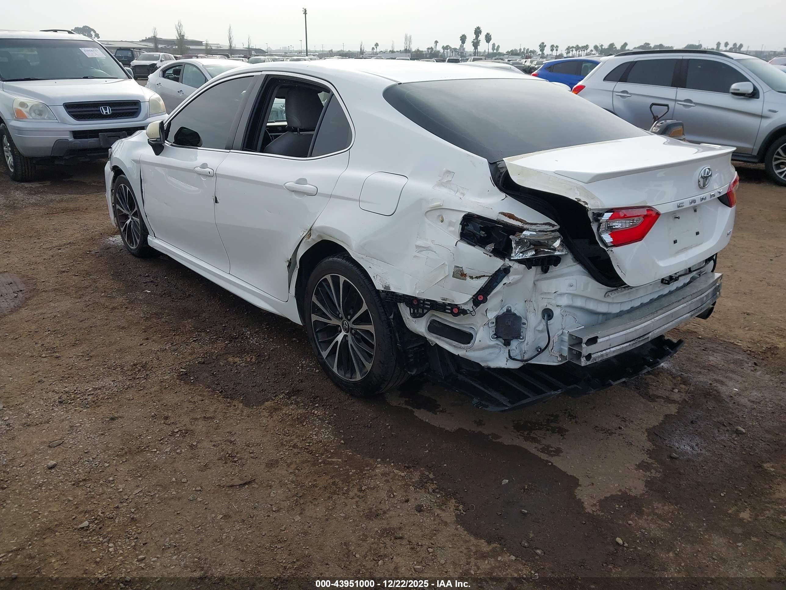TOYOTA CAMRY image 6