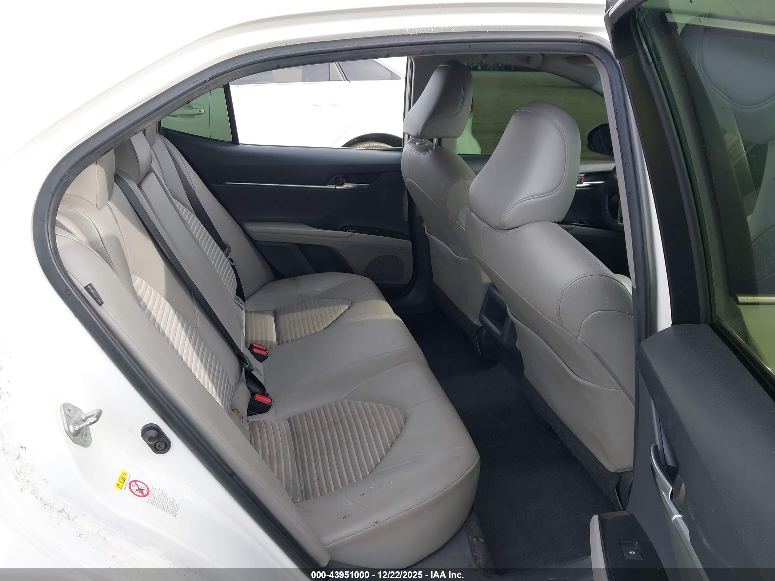 TOYOTA CAMRY image 8