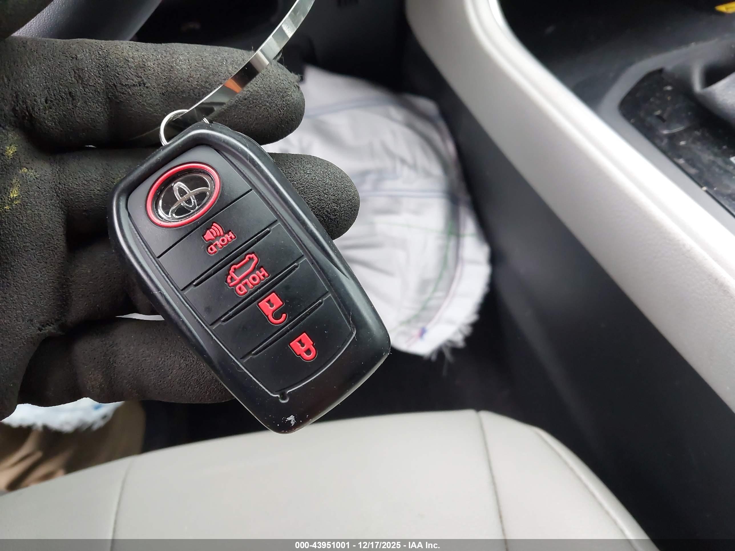 TOYOTA GRAND image 11