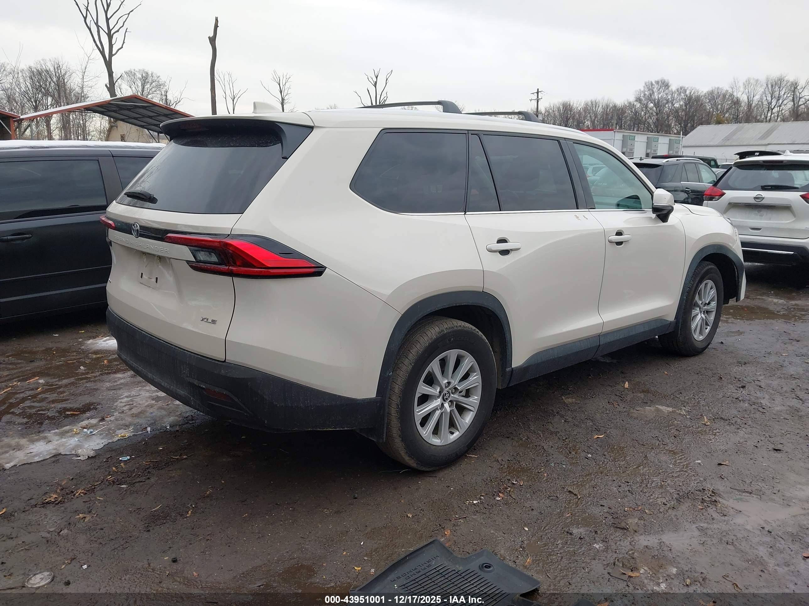 TOYOTA GRAND image 4