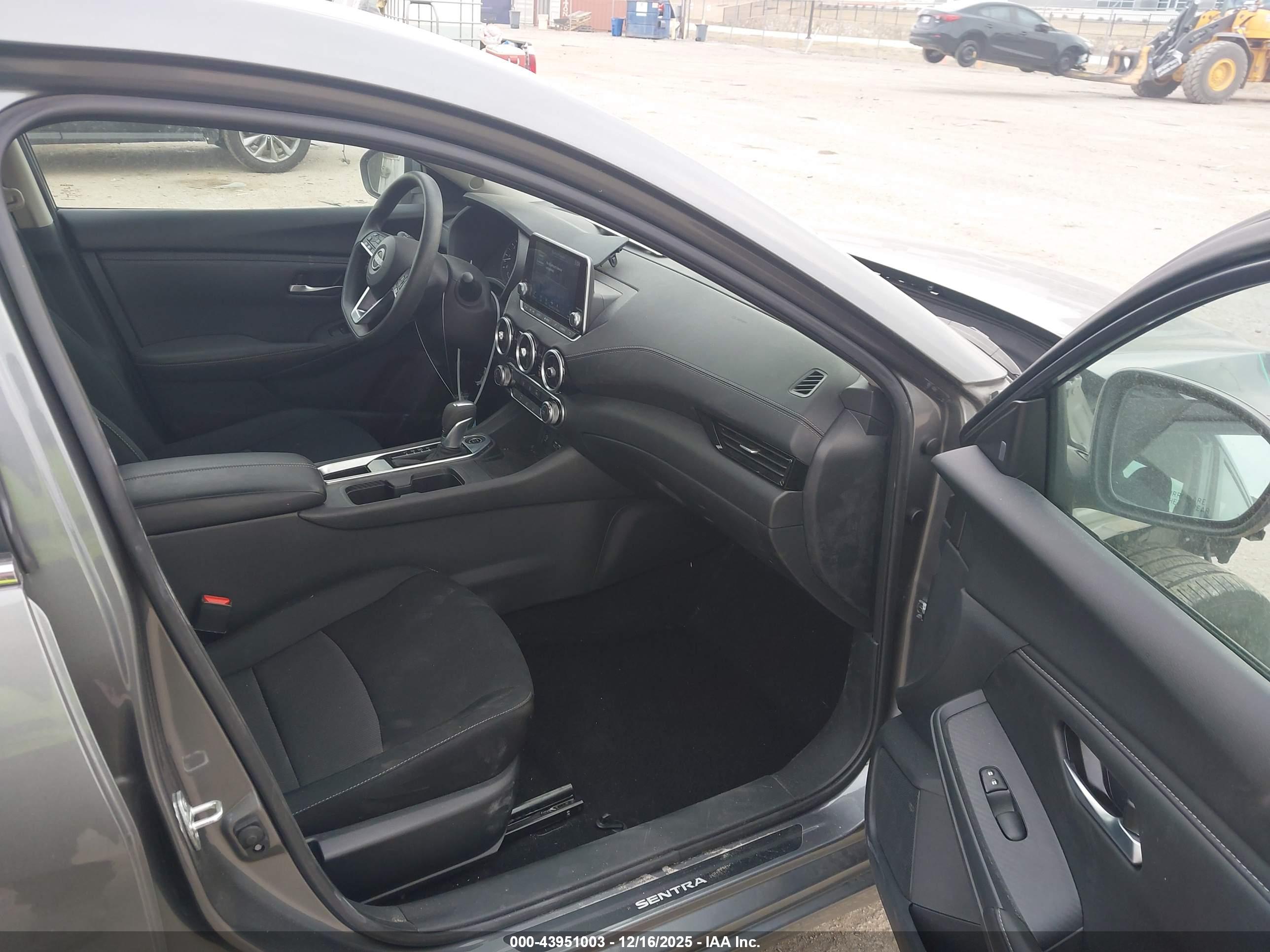 NISSAN SENTRA image 5