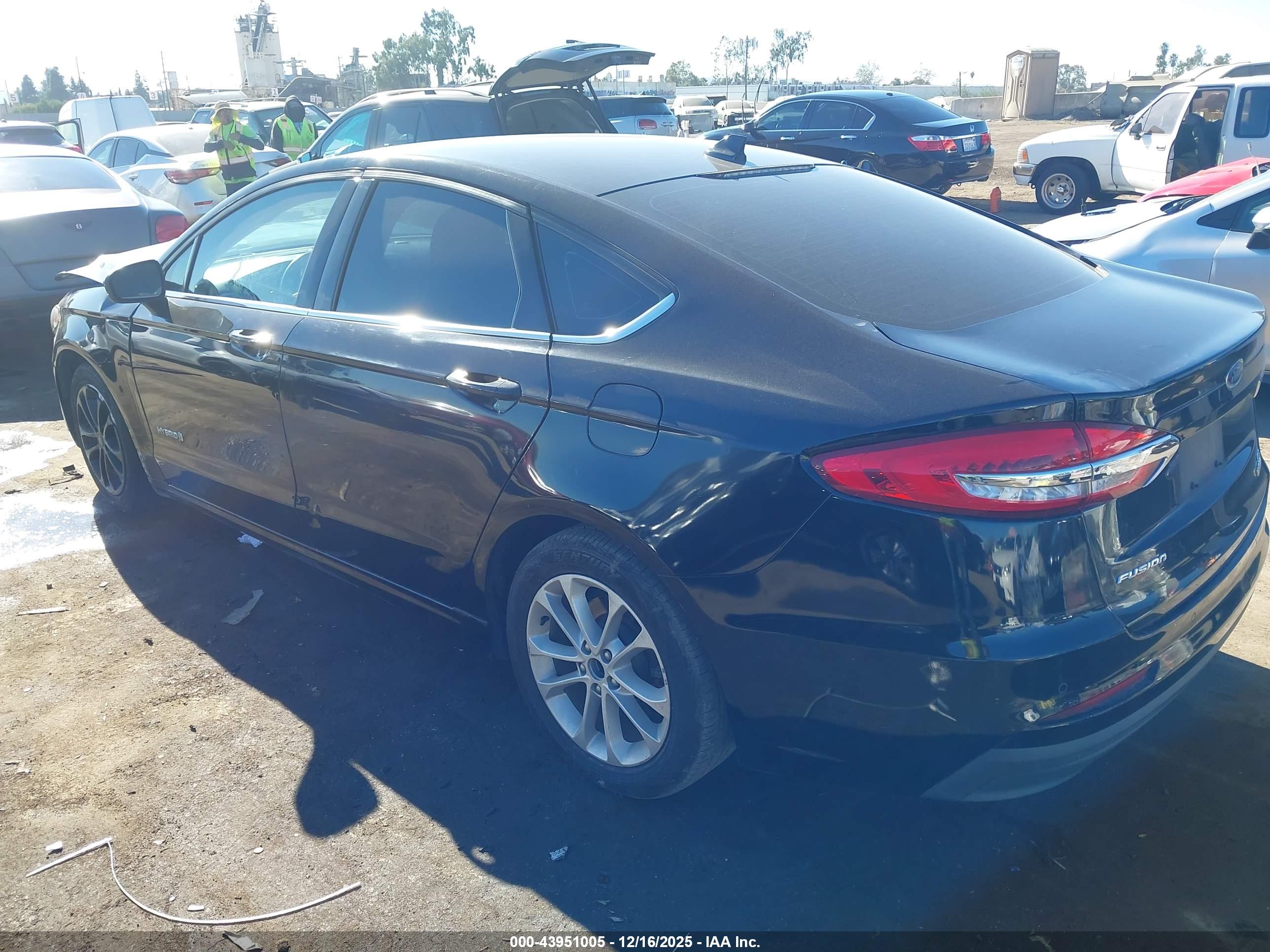 FORD FUSION image 3