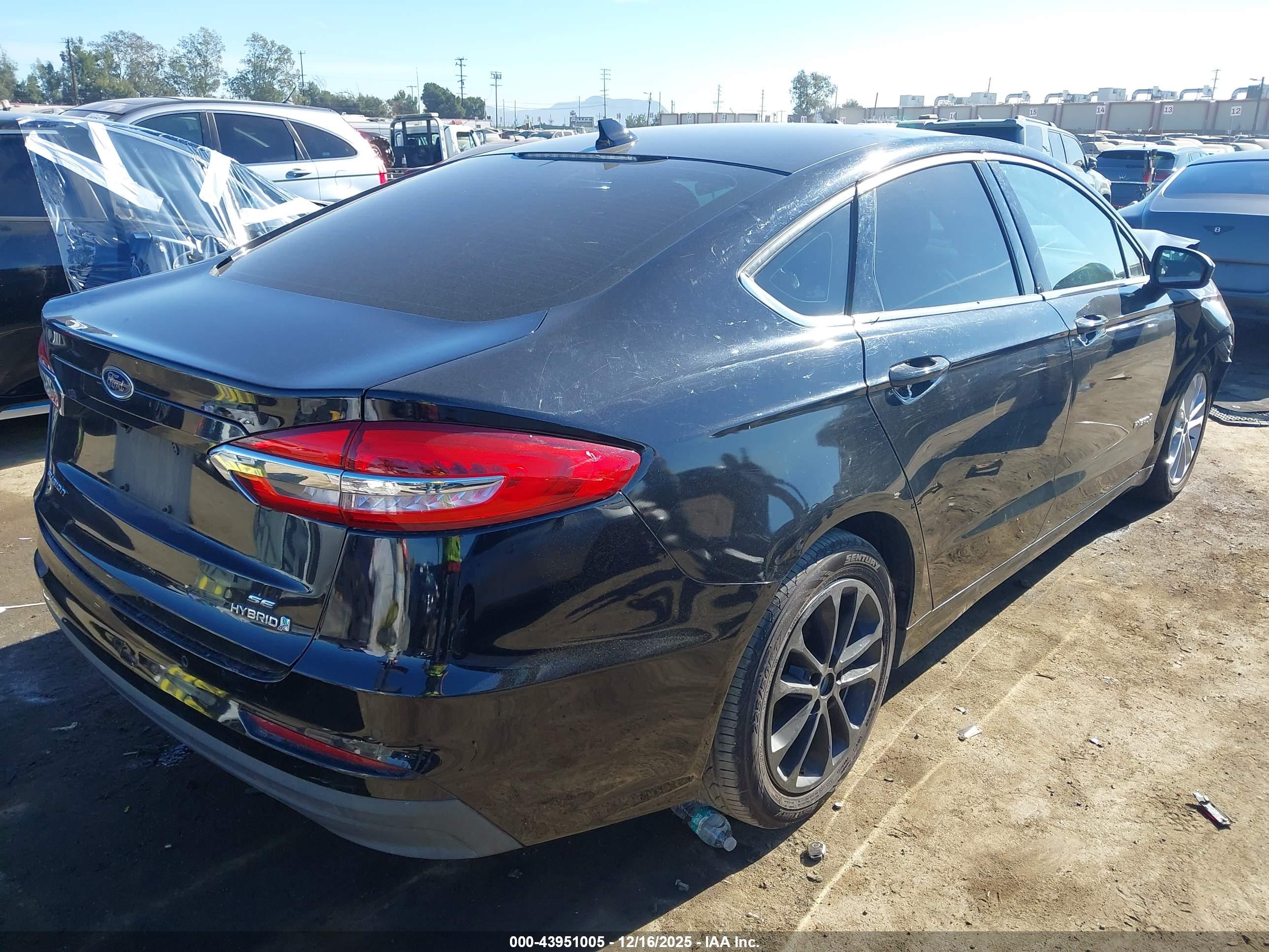 FORD FUSION image 4