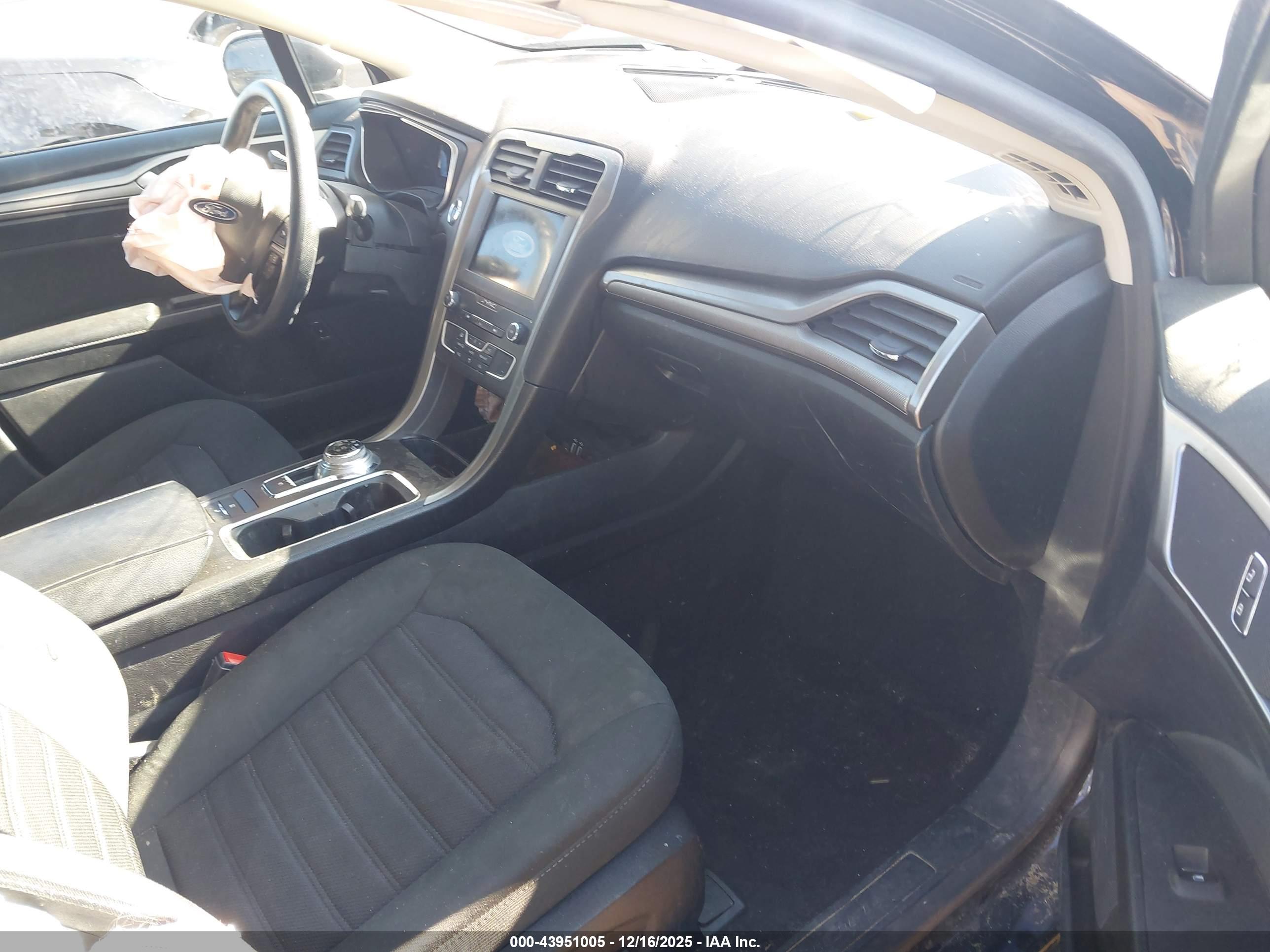 FORD FUSION image 5
