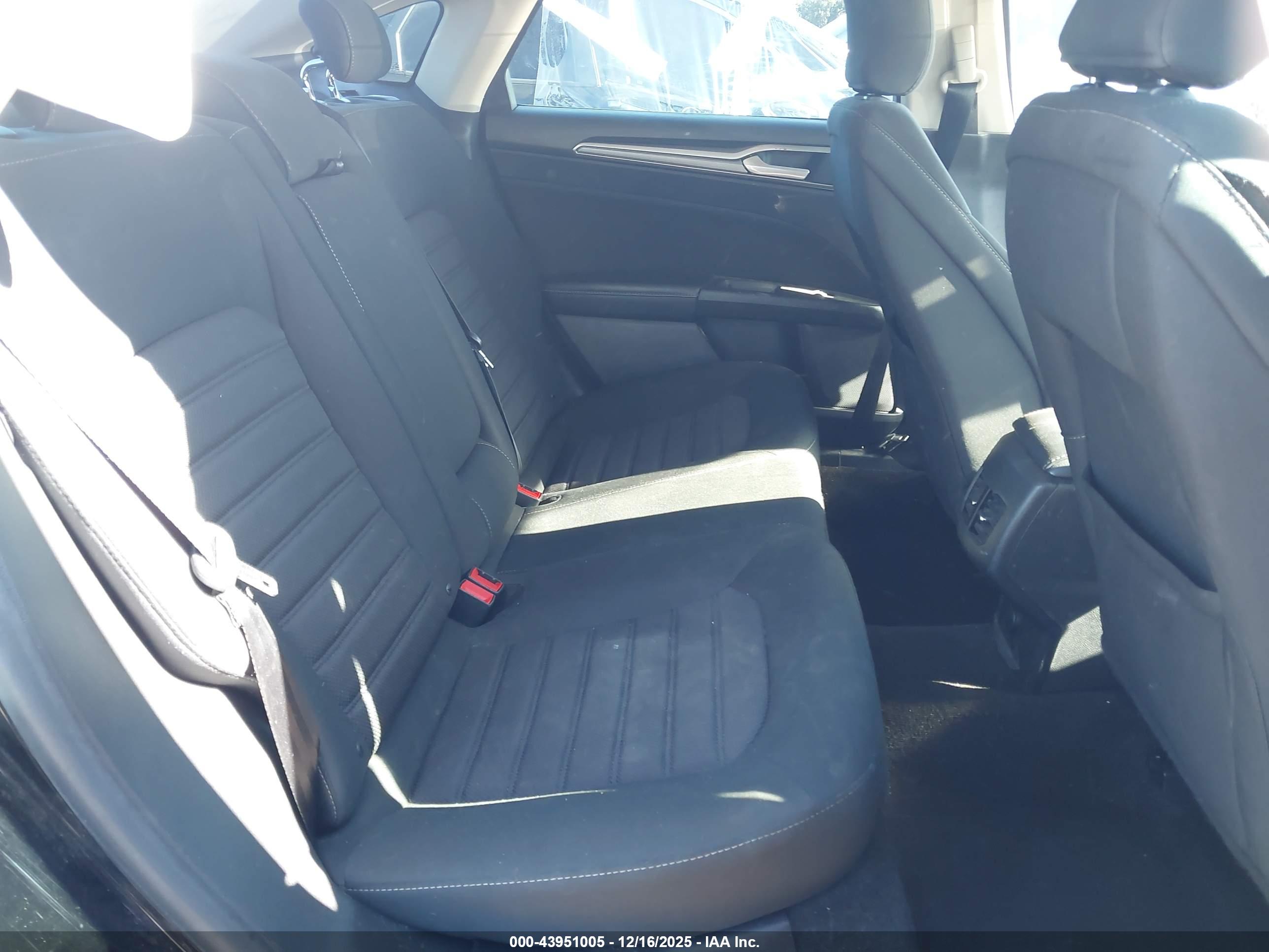 FORD FUSION image 8