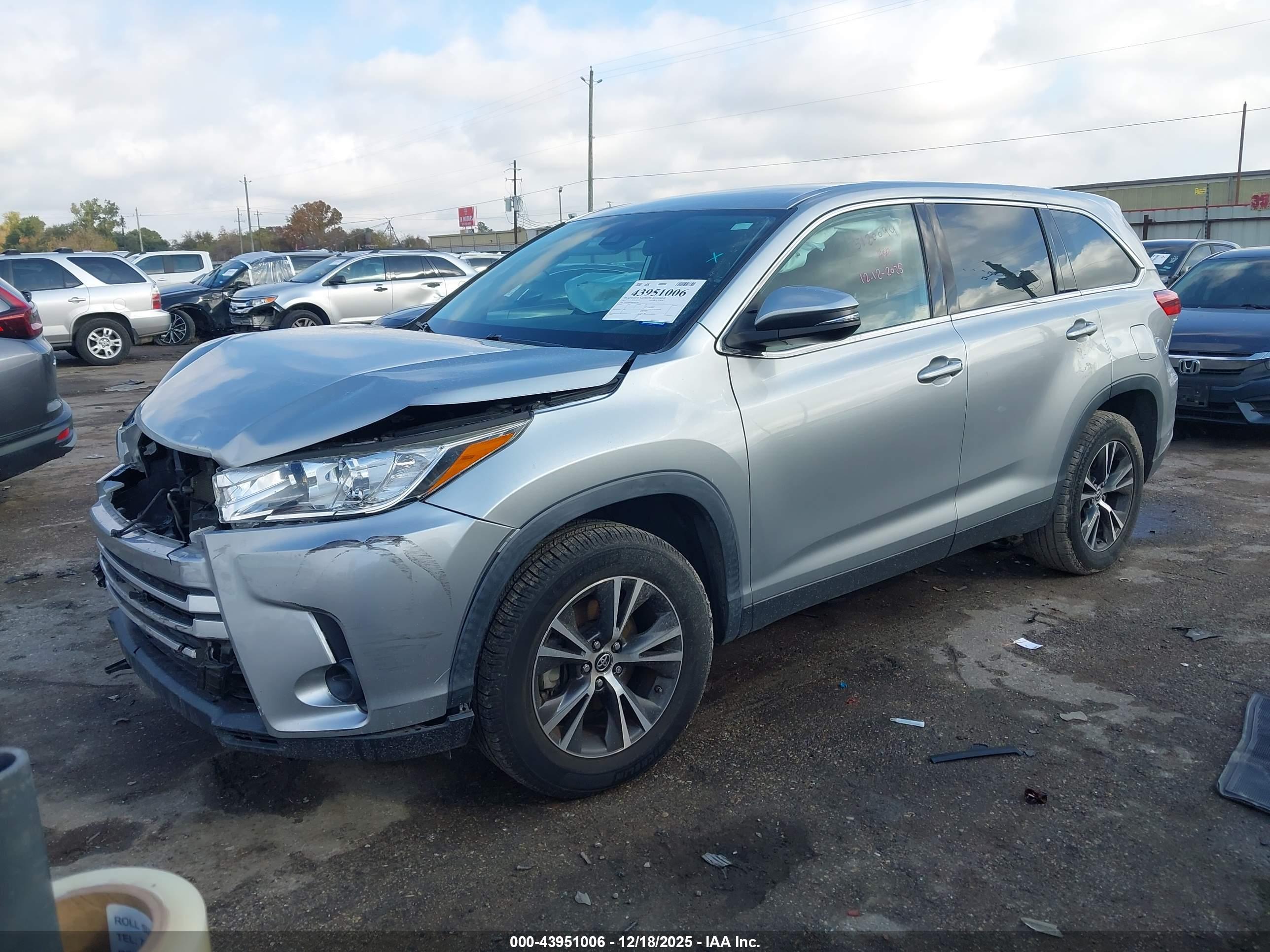 TOYOTA HIGHLANDER image 2