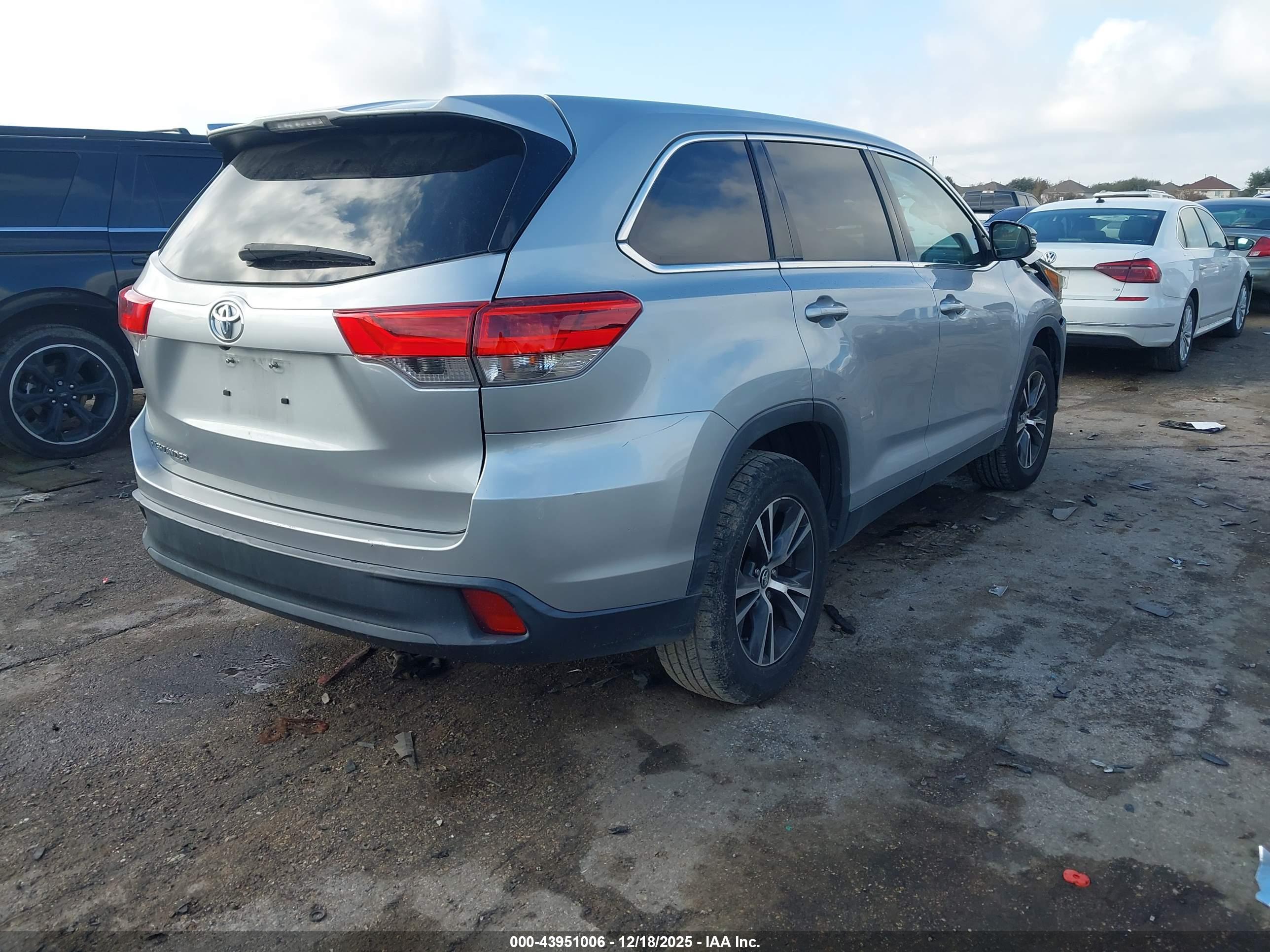 TOYOTA HIGHLANDER image 4