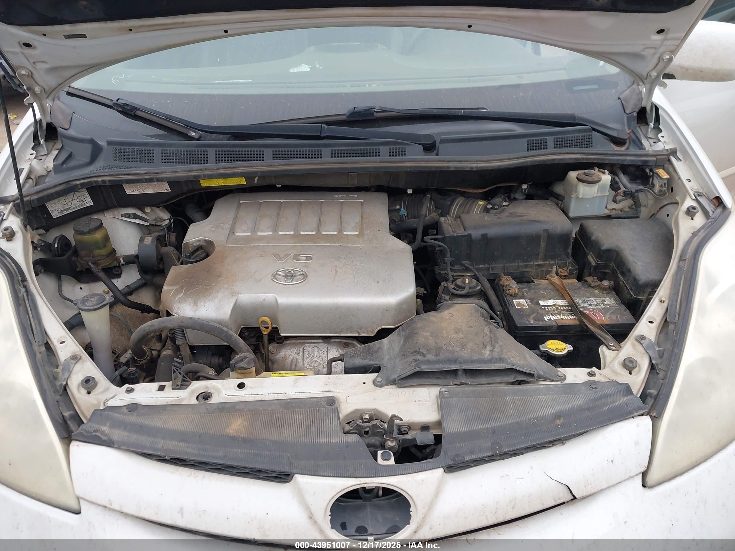 TOYOTA SIENNA image 10