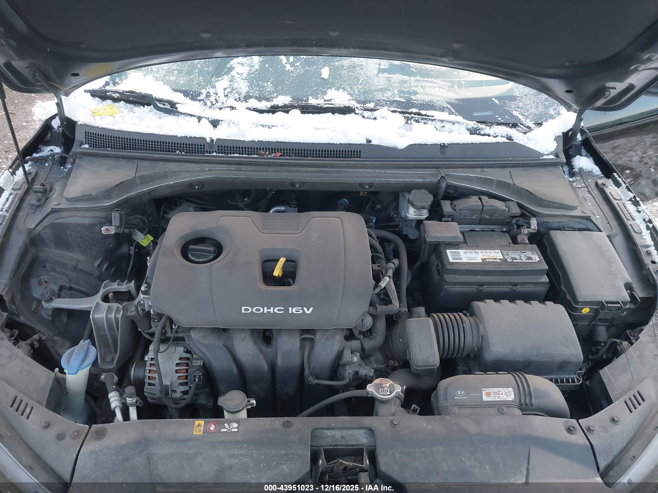 HYUNDAI VELOSTER image 10