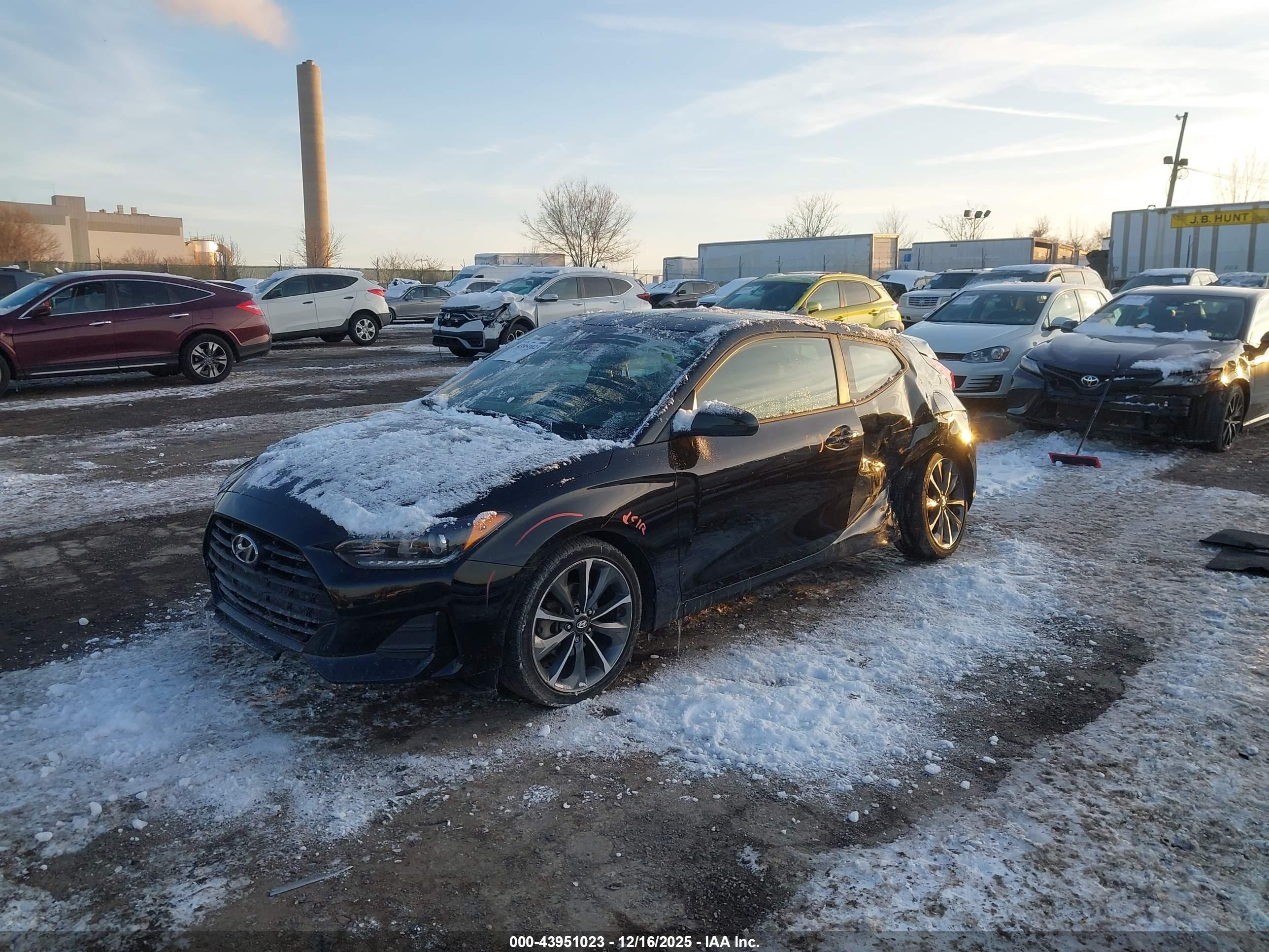 HYUNDAI VELOSTER image 2