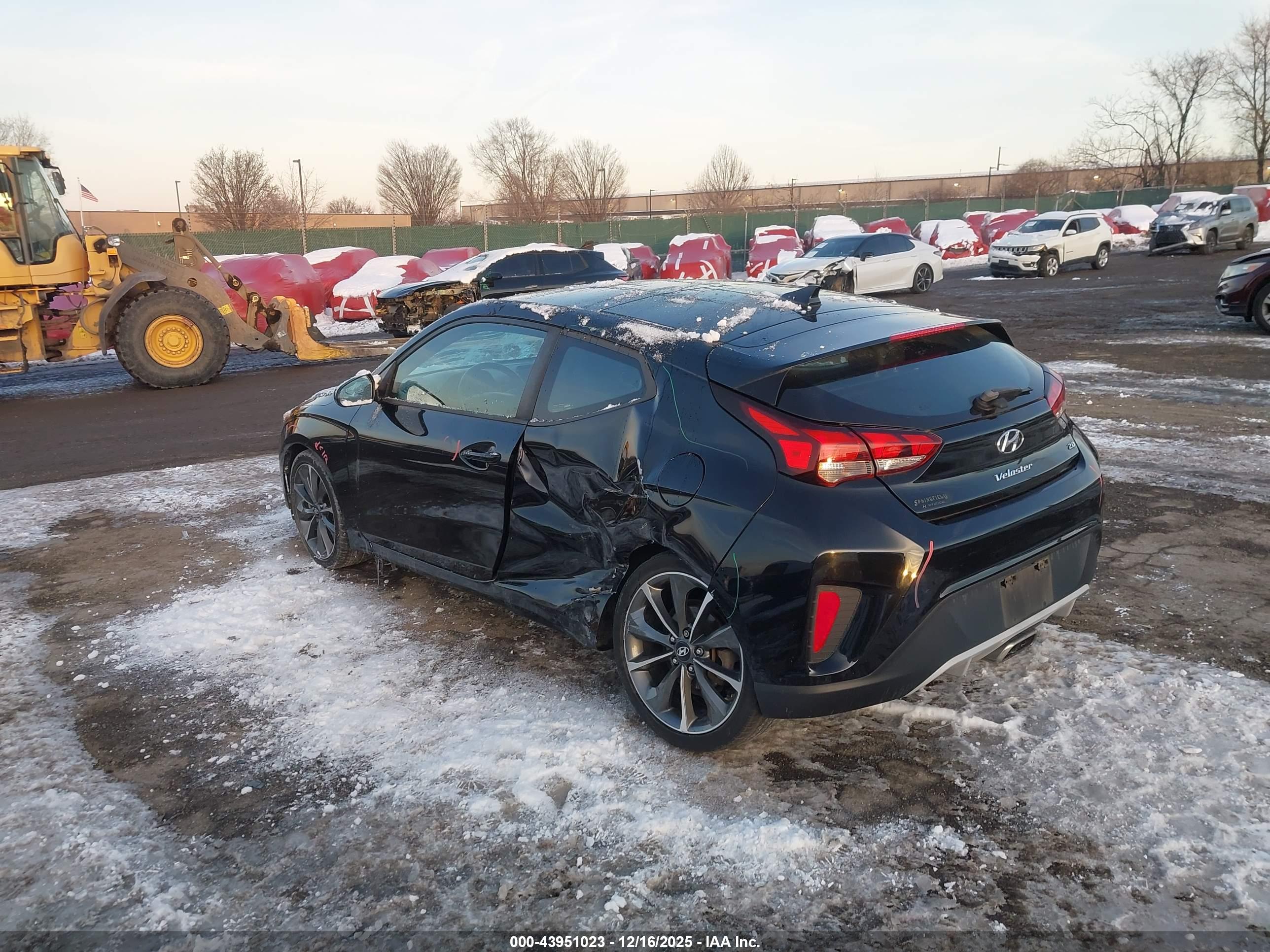 HYUNDAI VELOSTER image 3