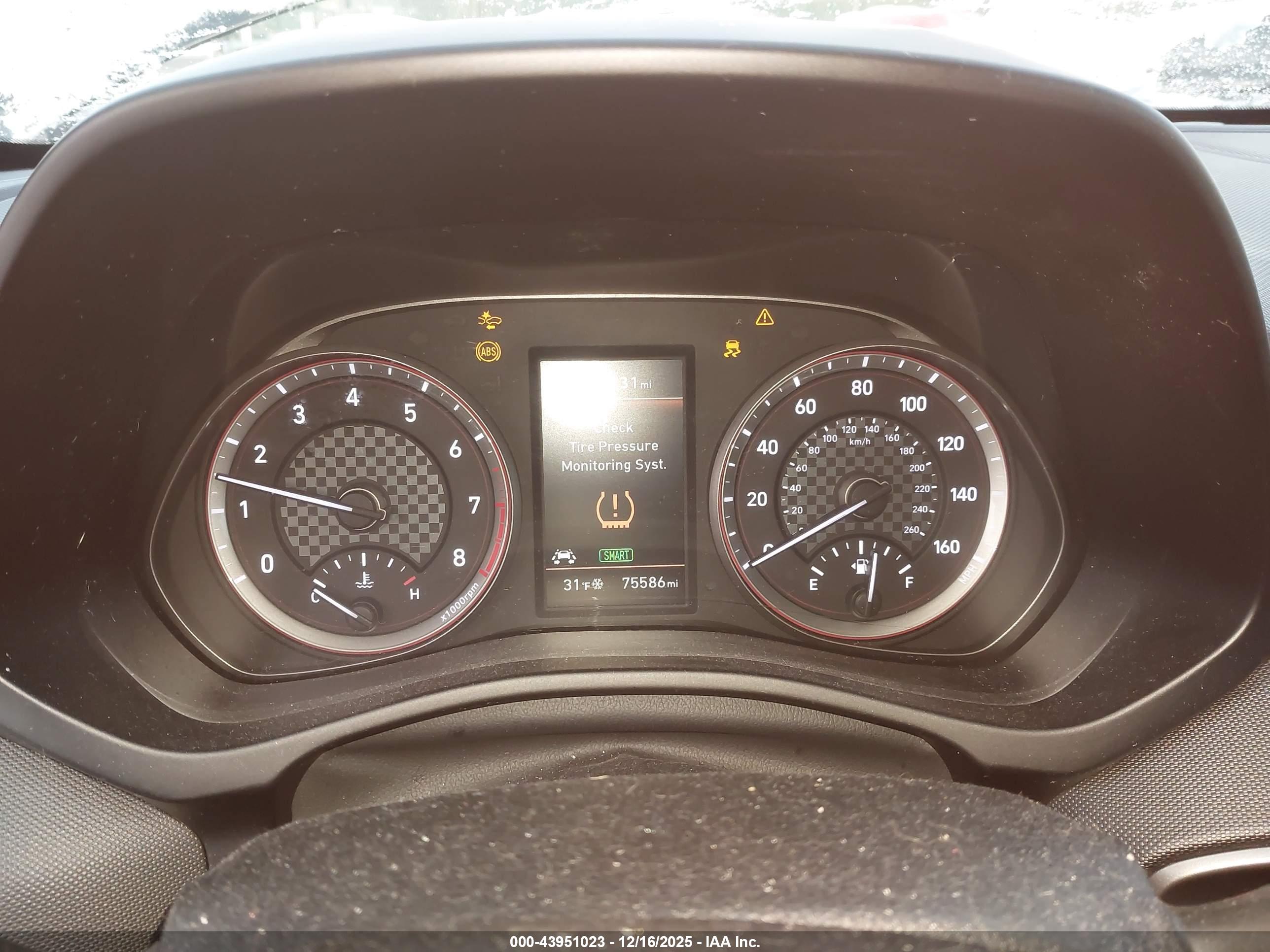 HYUNDAI VELOSTER image 7