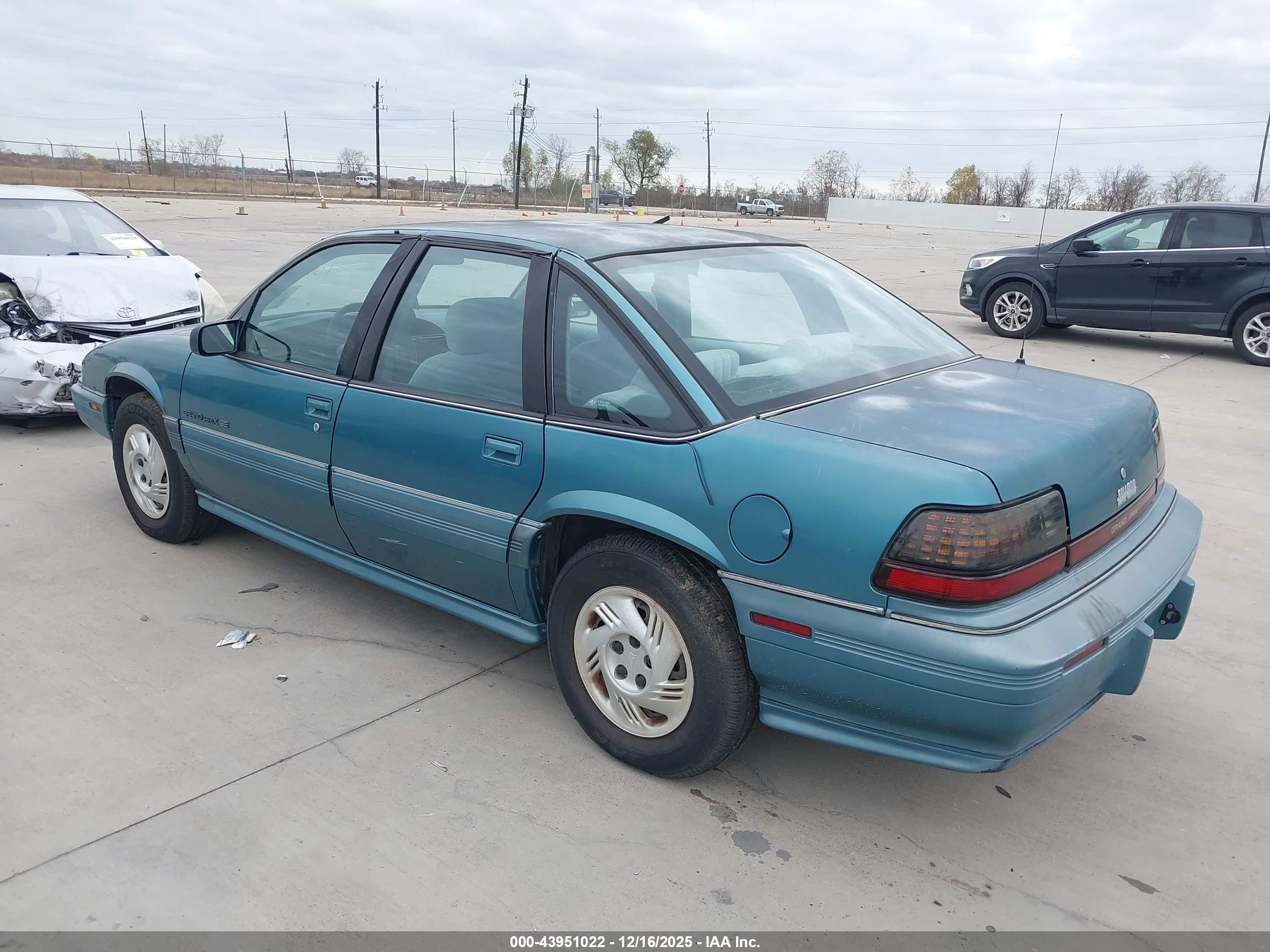 PONTIAC GRAND image 3