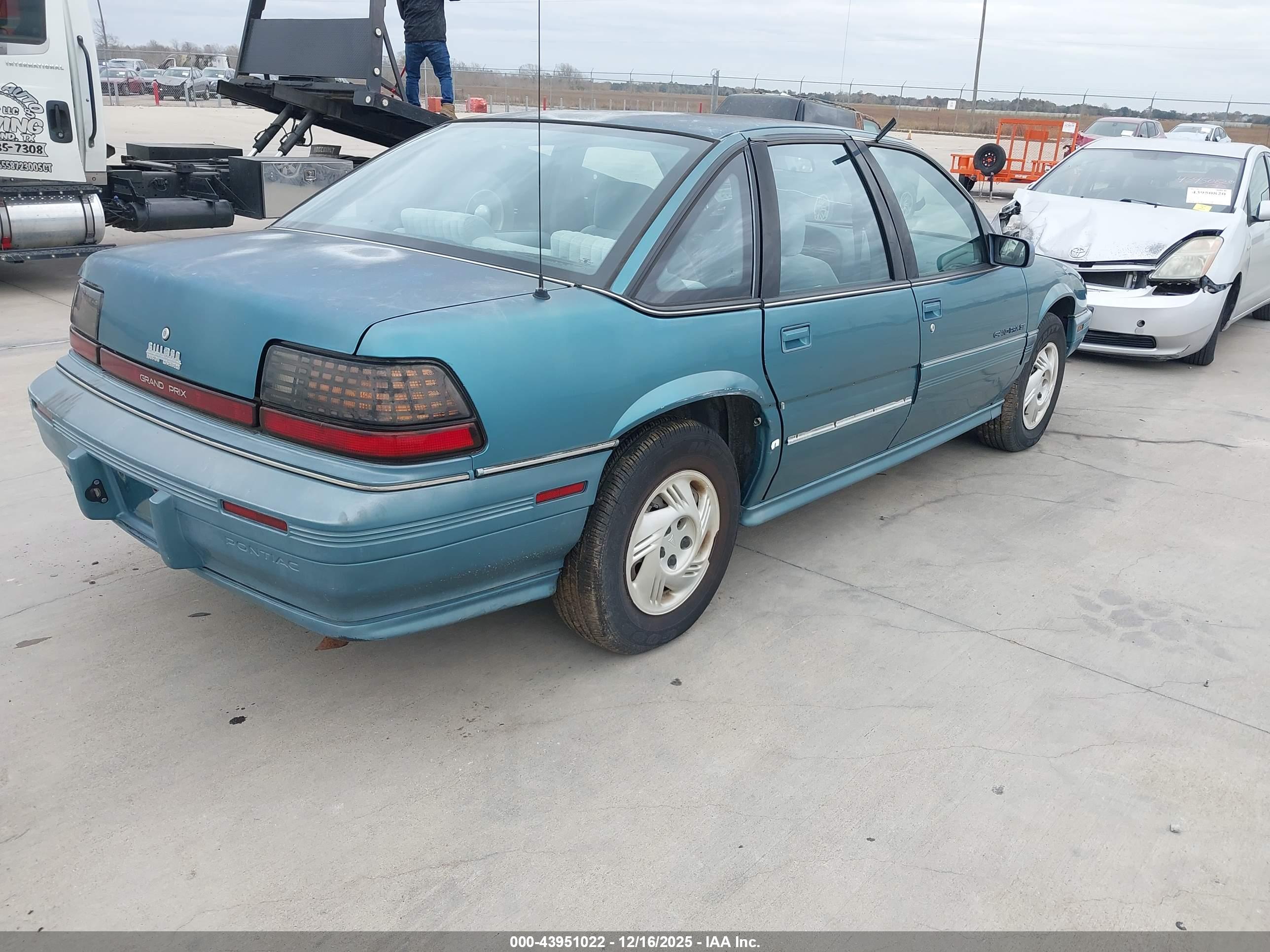 PONTIAC GRAND image 4