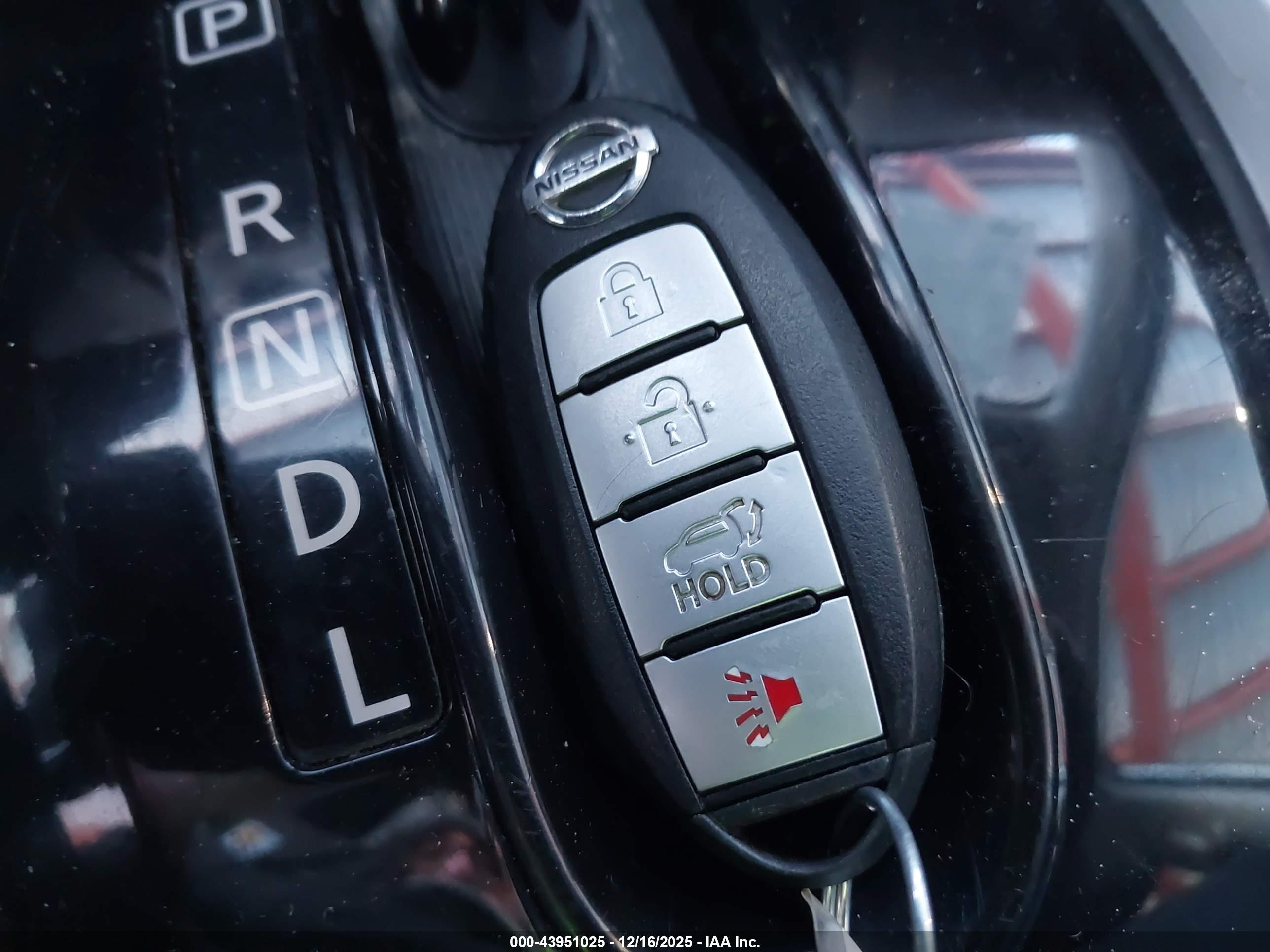 NISSAN ROGUE image 11