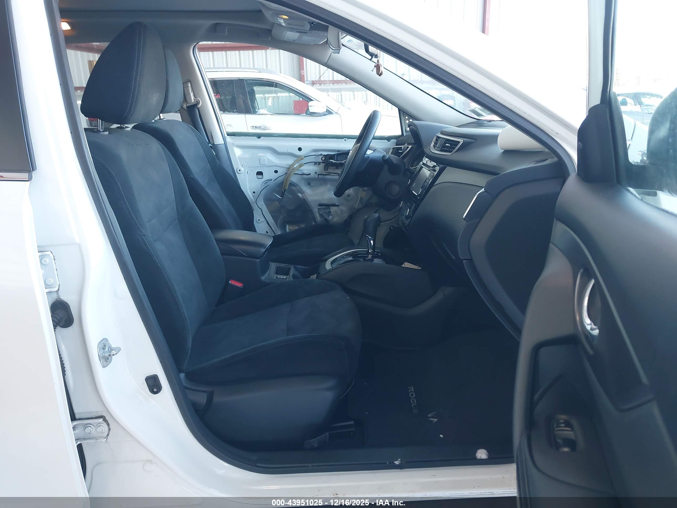 NISSAN ROGUE image 5
