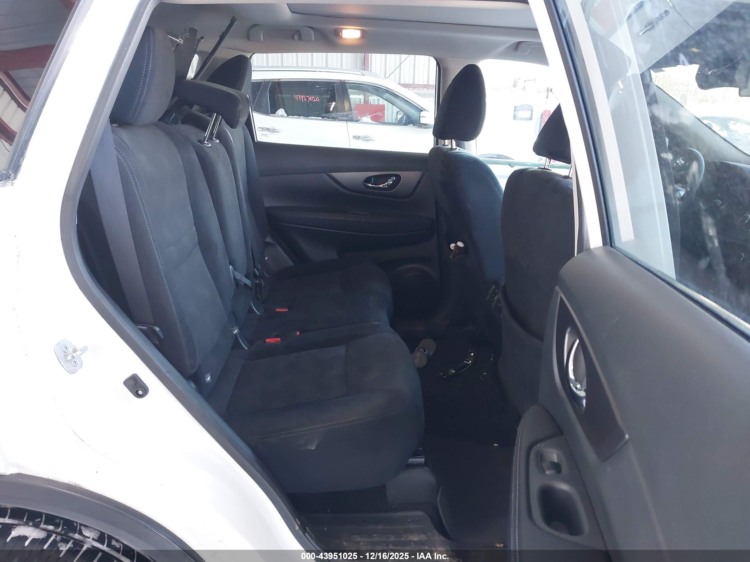 NISSAN ROGUE image 8