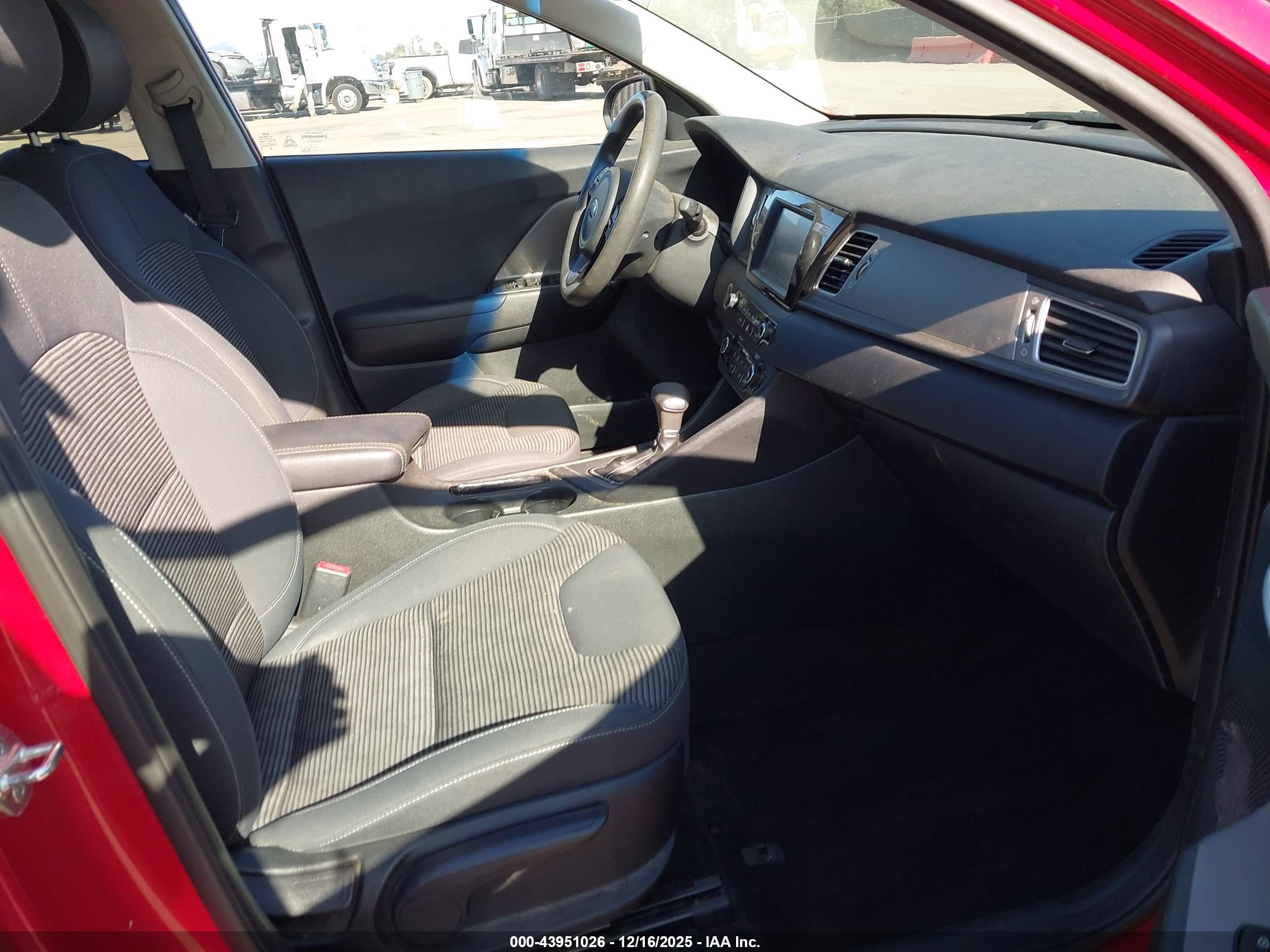 KIA NIRO image 5