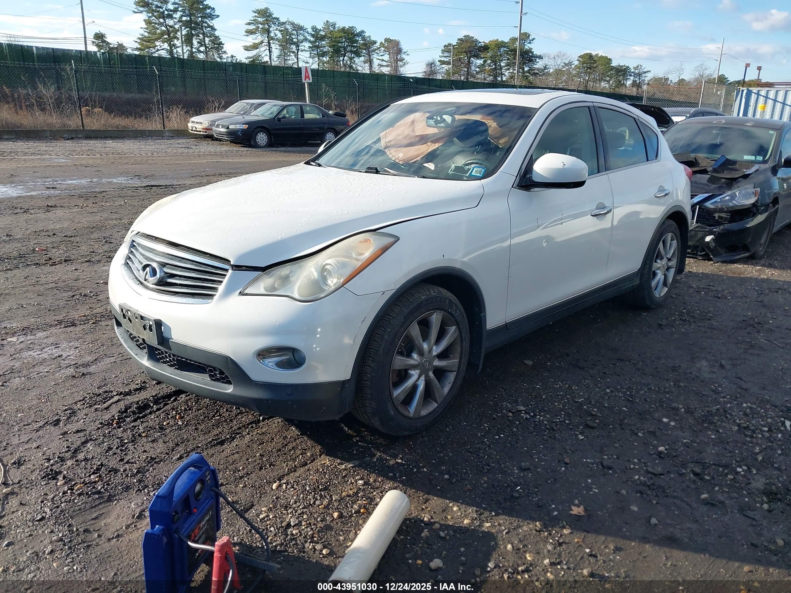 INFINITI EX35 image 2