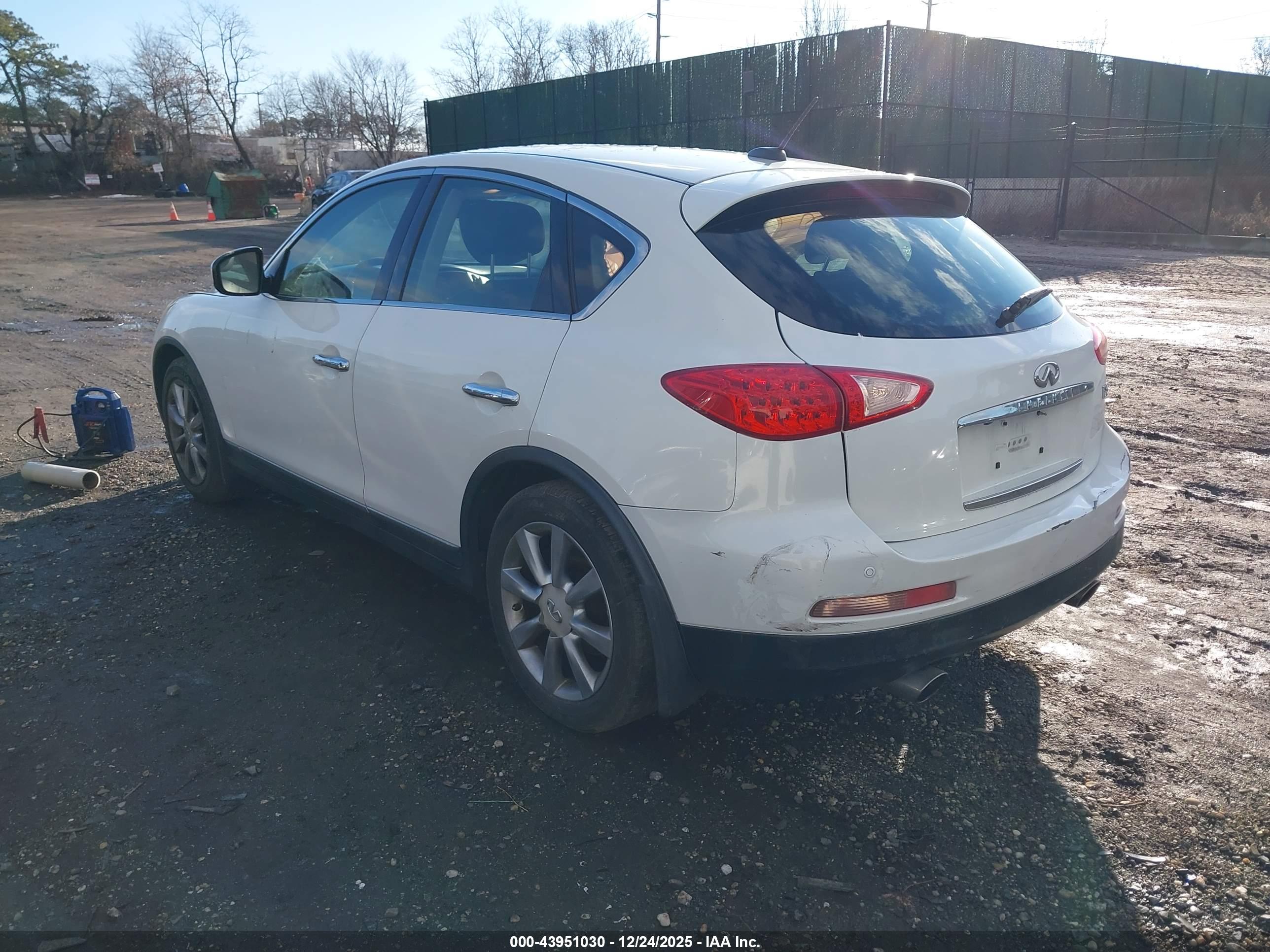 INFINITI EX35 image 3