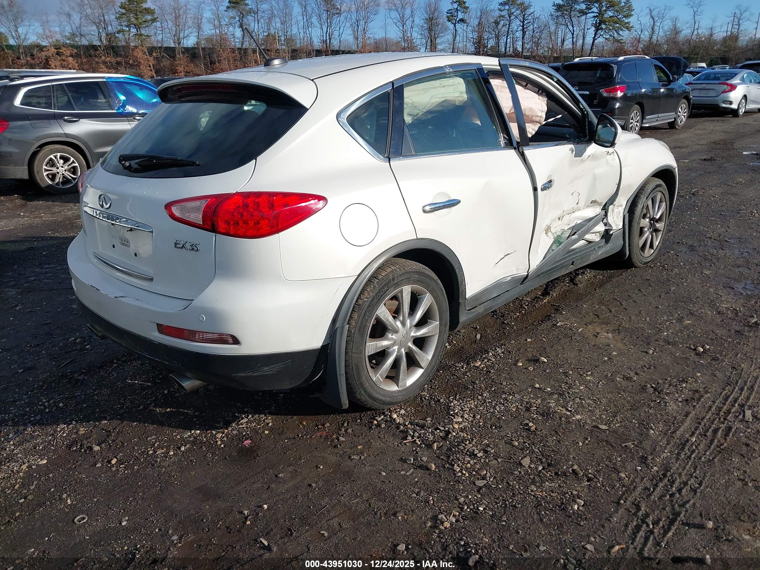 INFINITI EX35 image 4