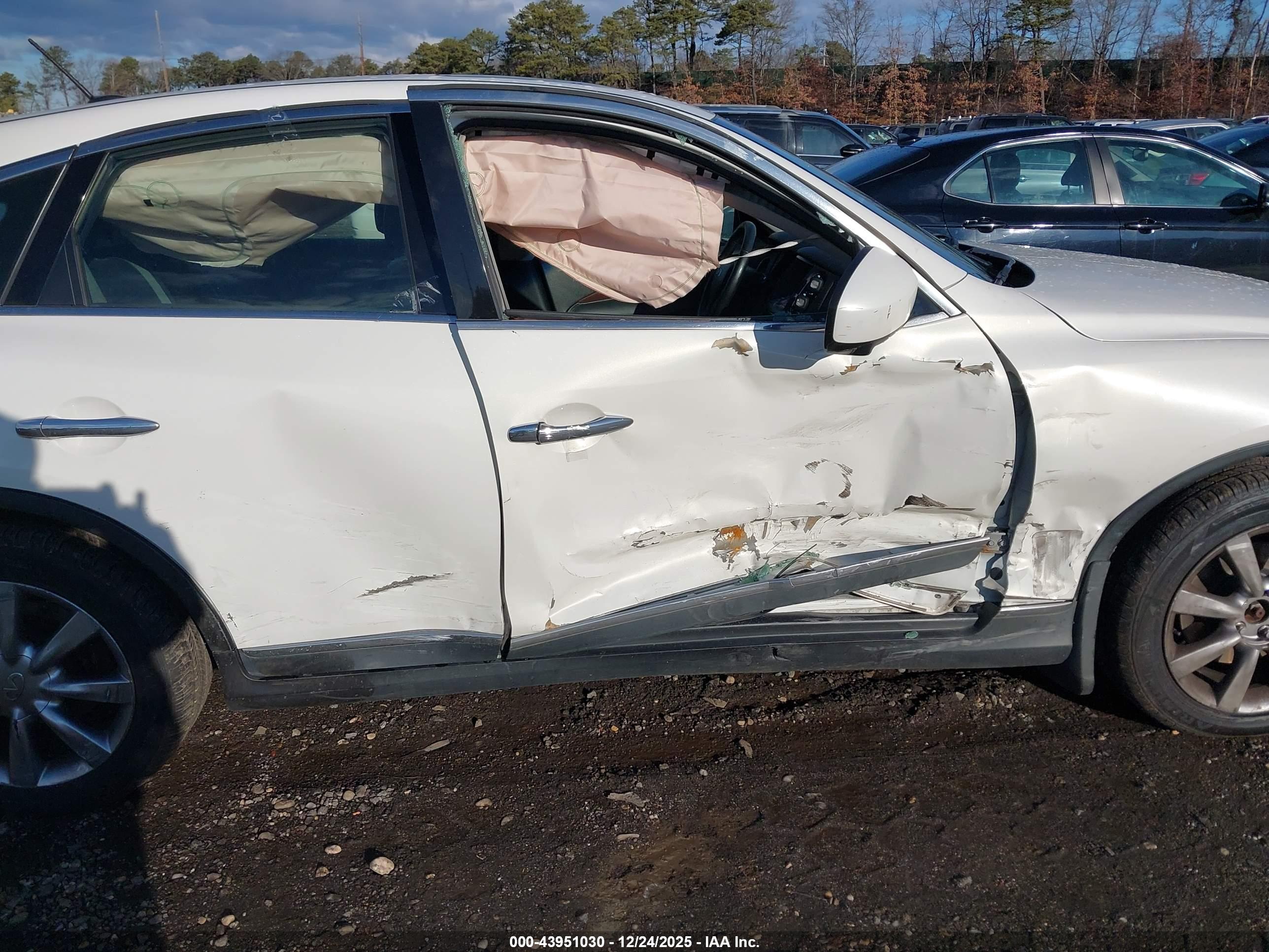 INFINITI EX35 image 6