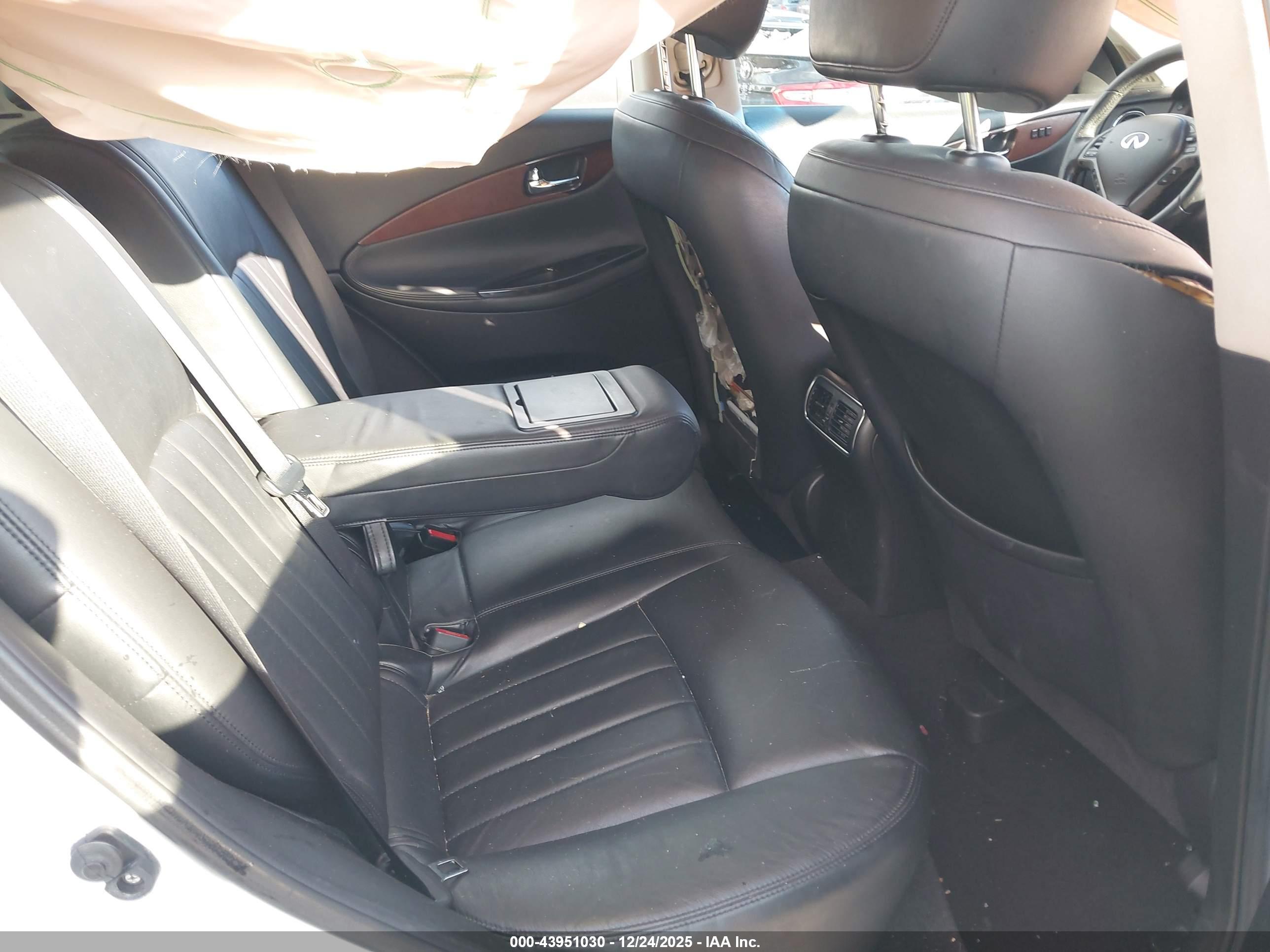 INFINITI EX35 image 8